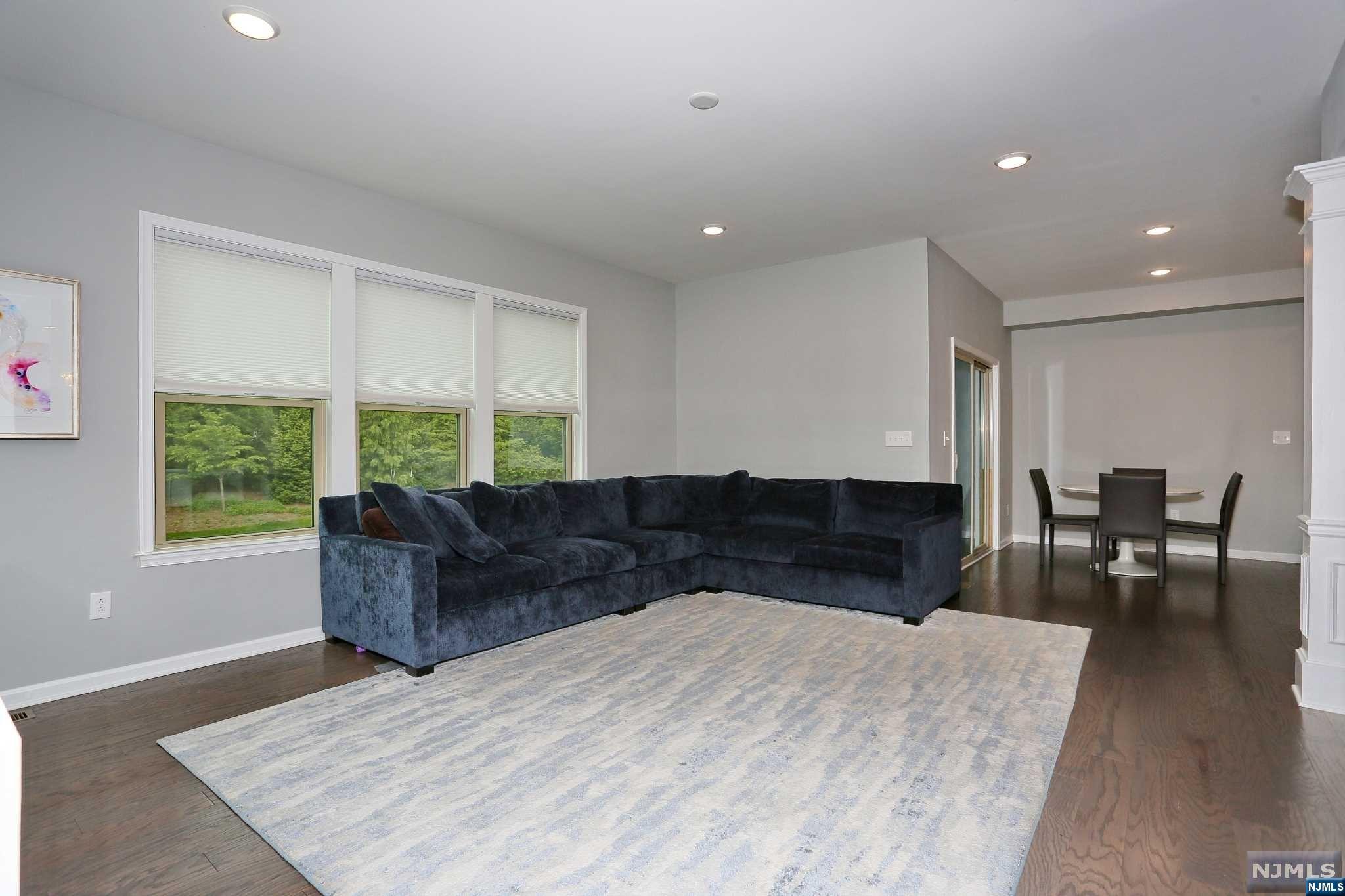 10 Marilyn Drive