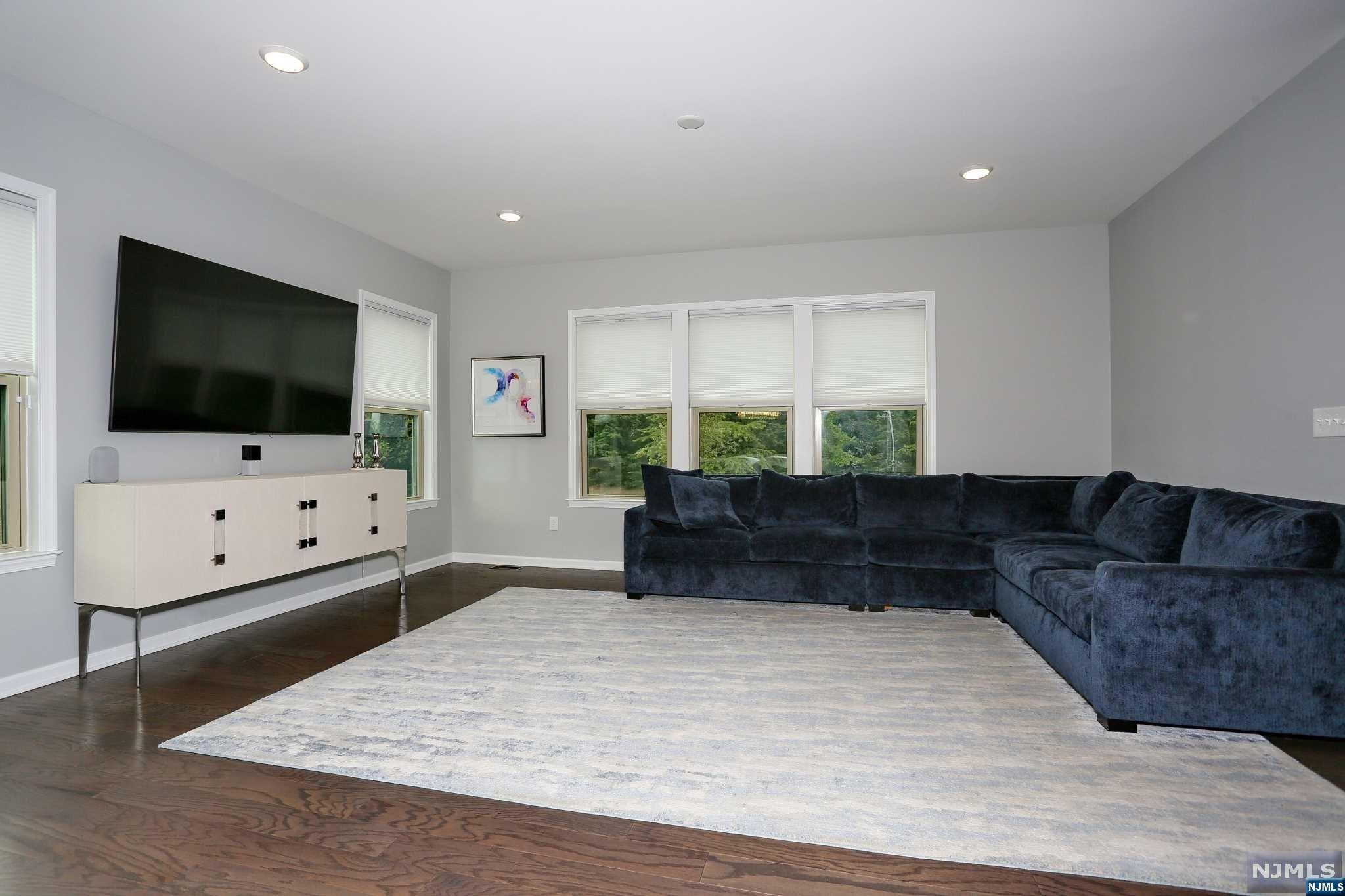 10 Marilyn Drive