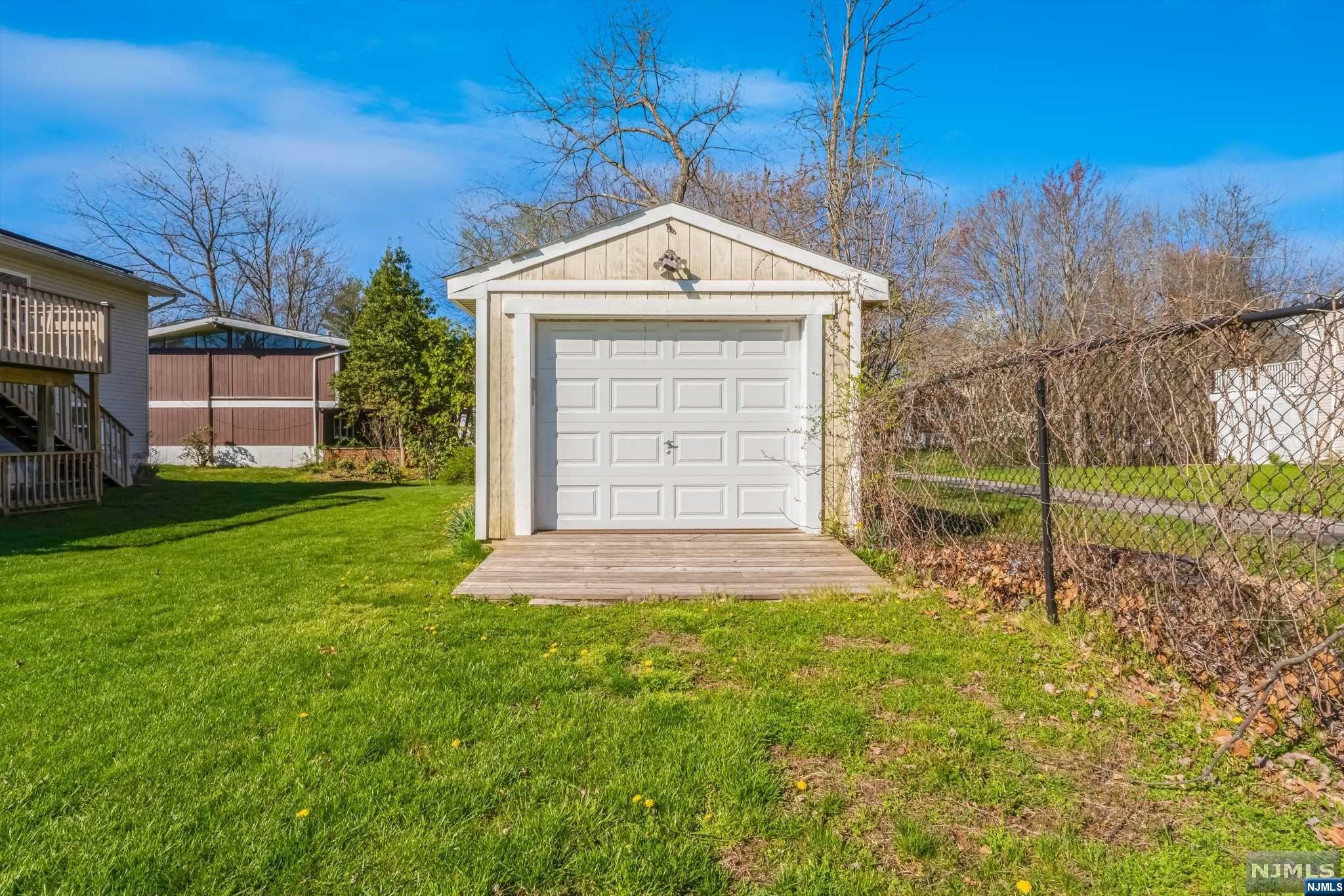 101 Lakewood Drive