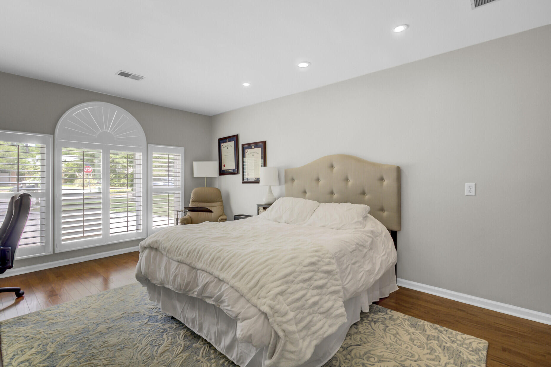 1231 Llewellyn Road