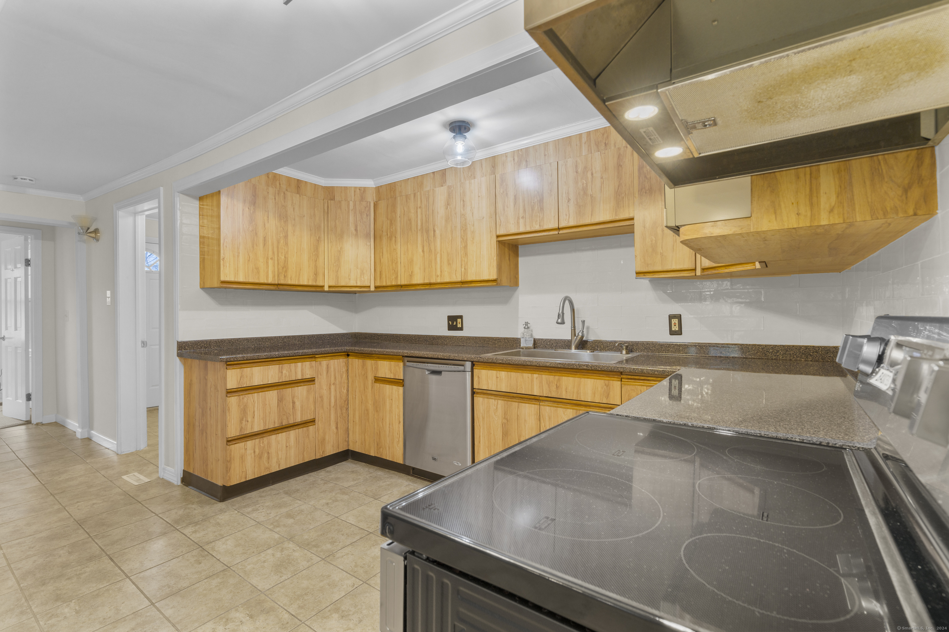 240 Kenwood Avenue 1