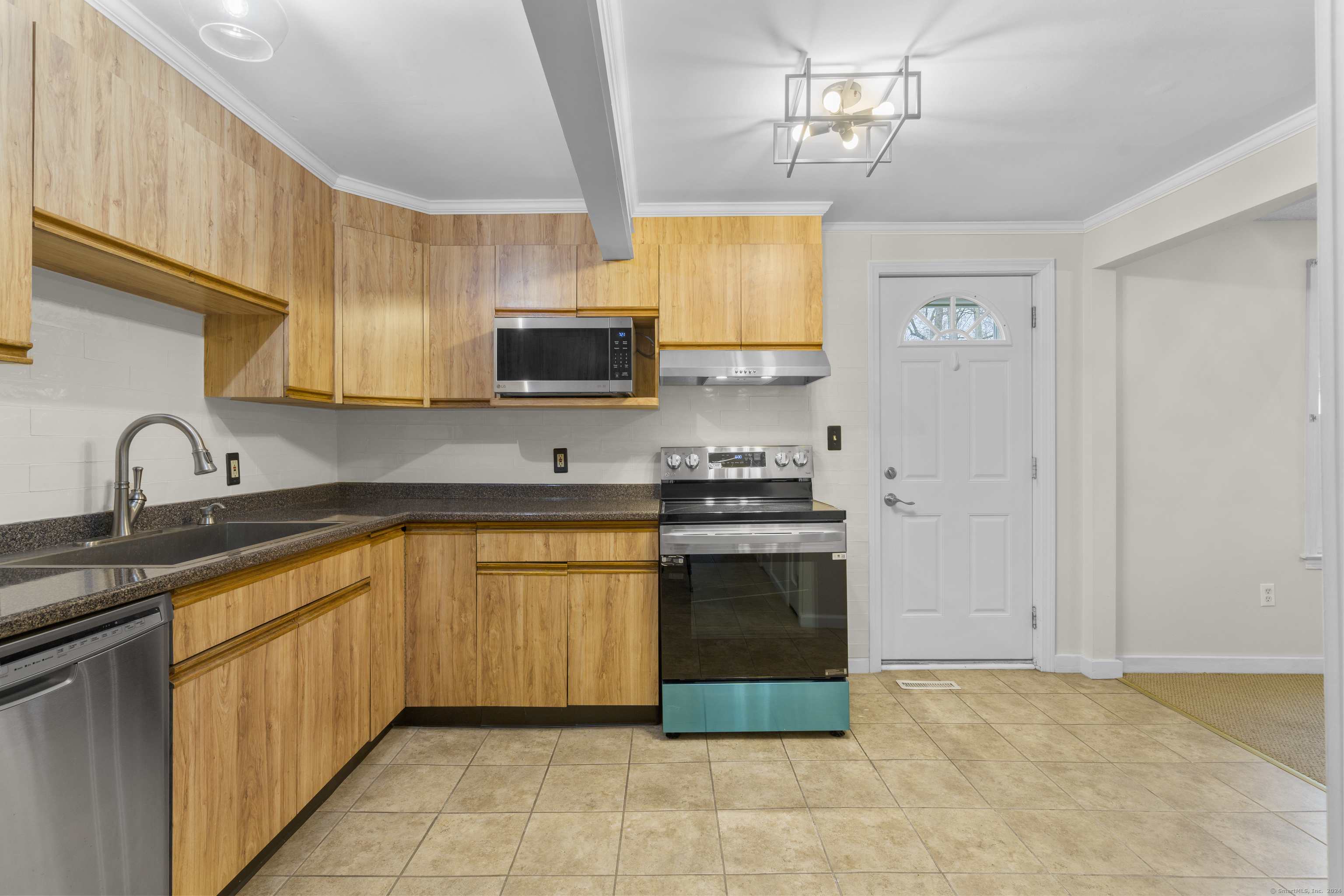 240 Kenwood Avenue 1
