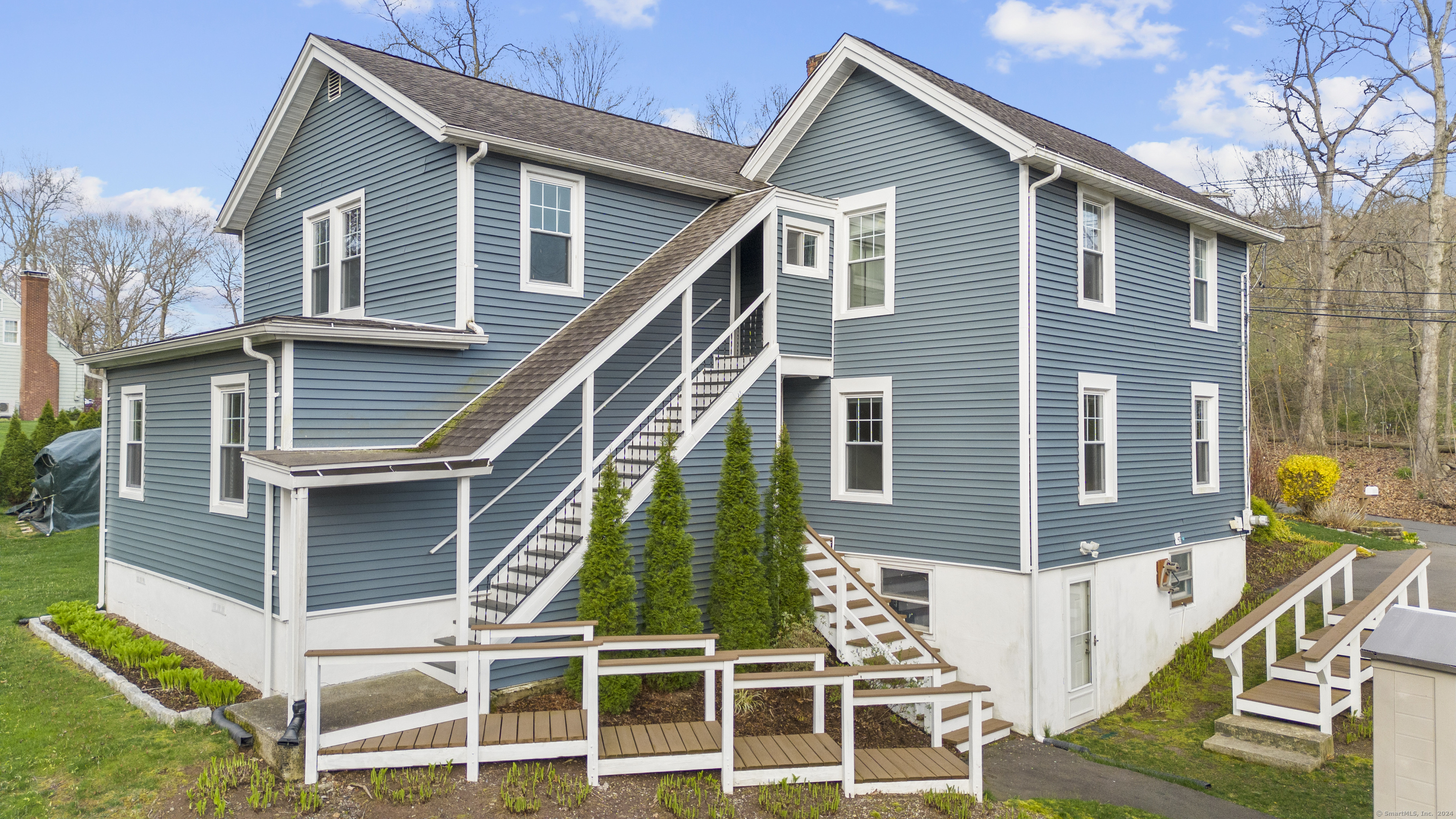 240 Kenwood Avenue 1