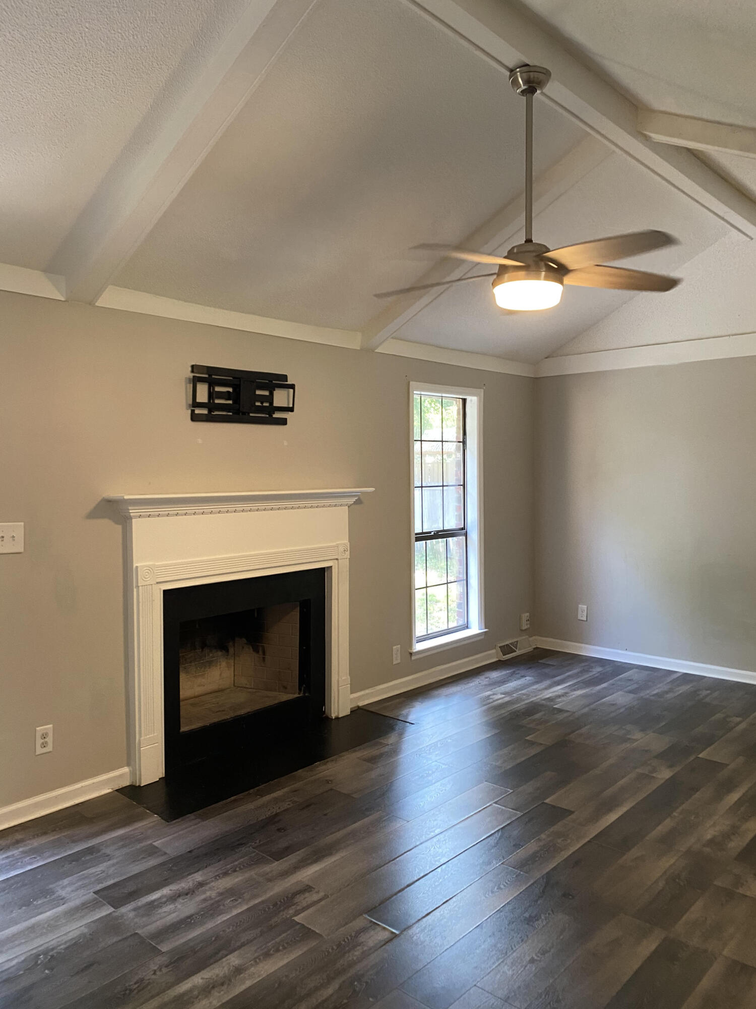 207 Crestwood Drive