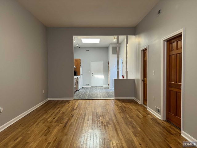 118 Leonard Street 2