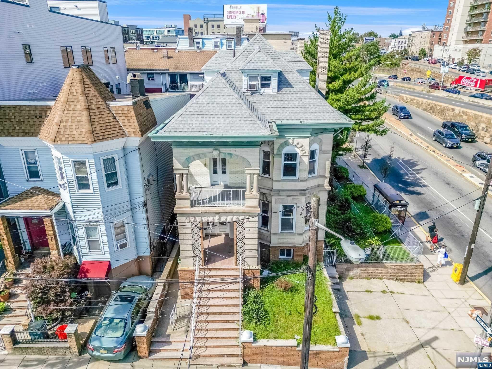 3311 Pleasant Avenue 1