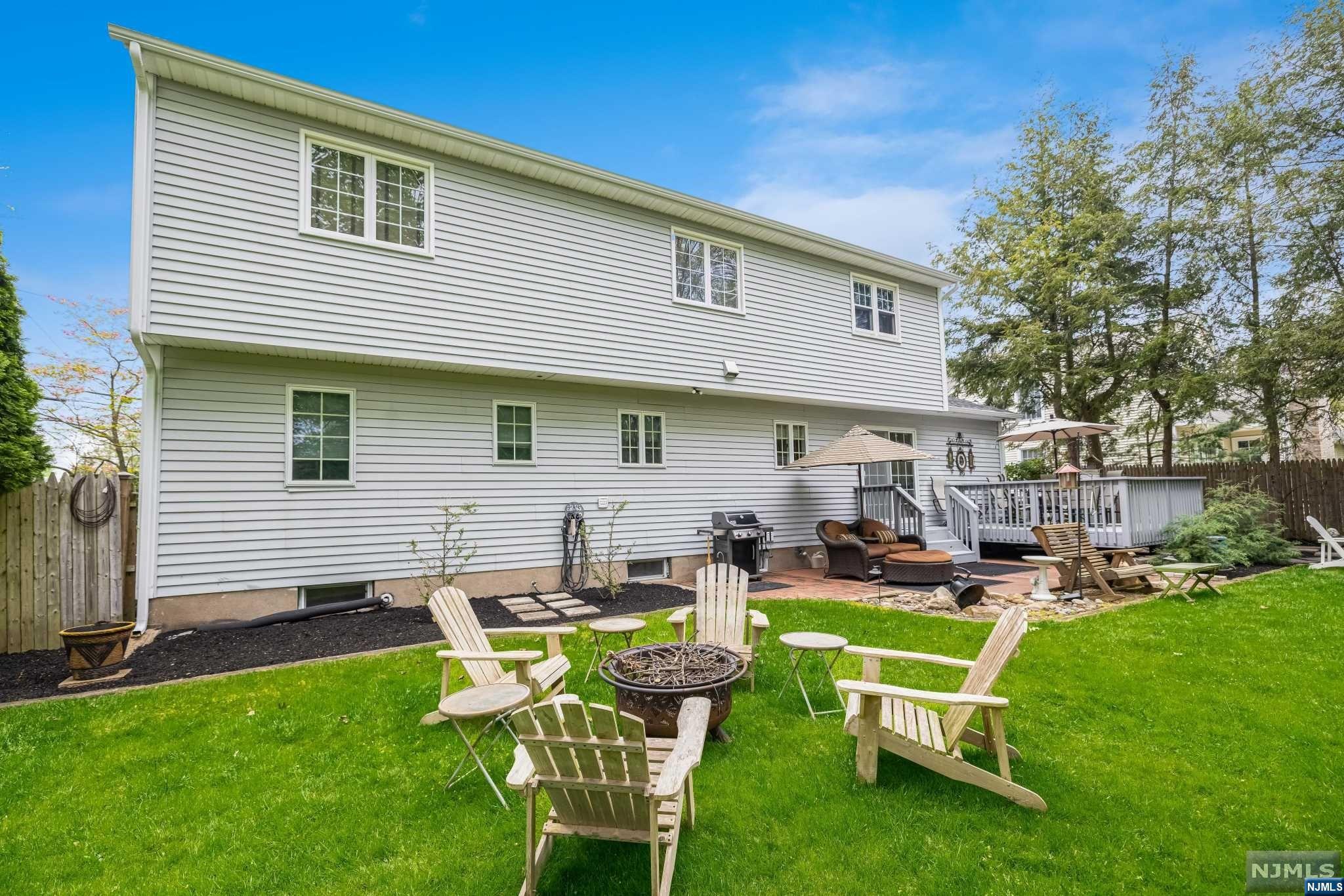16 Leoson Parkway