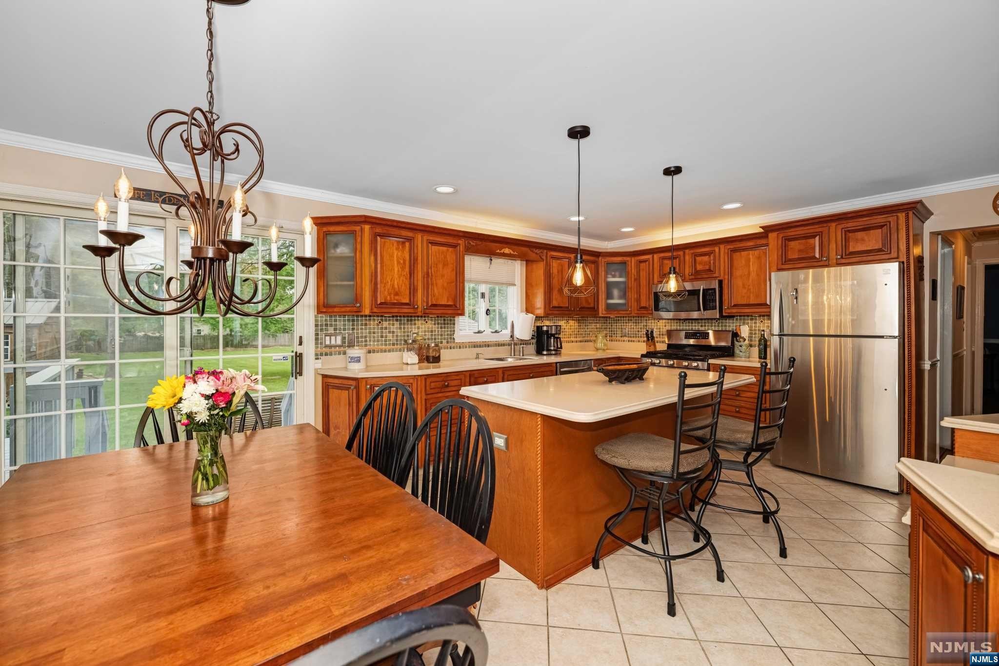 16 Leoson Parkway