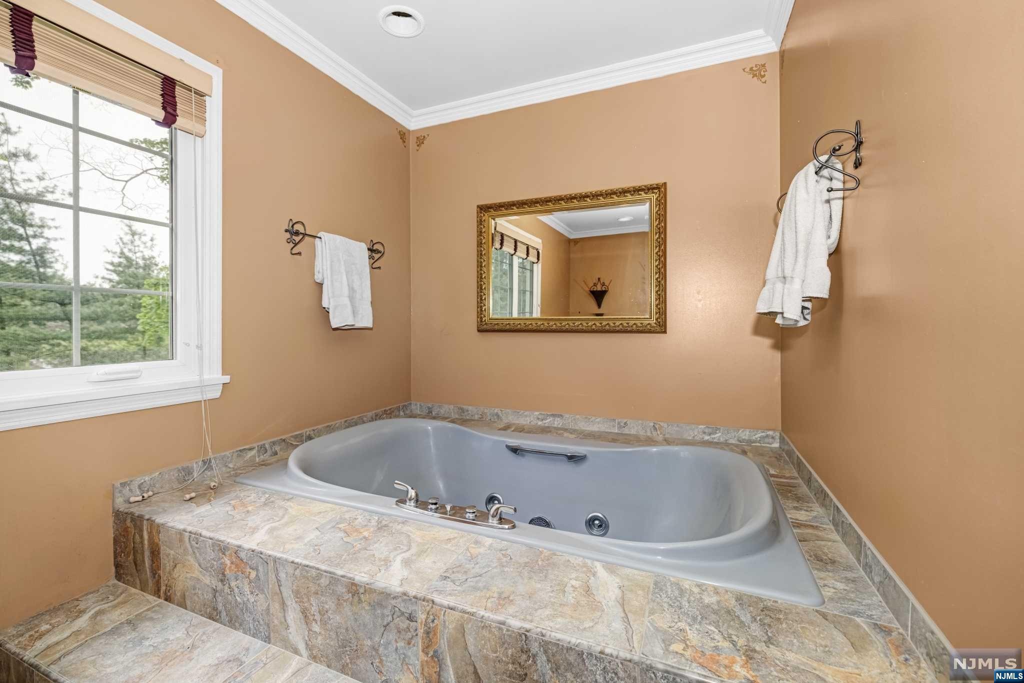 16 Leoson Parkway