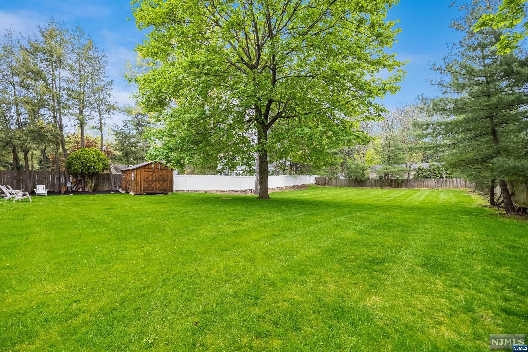 16 Leoson Parkway