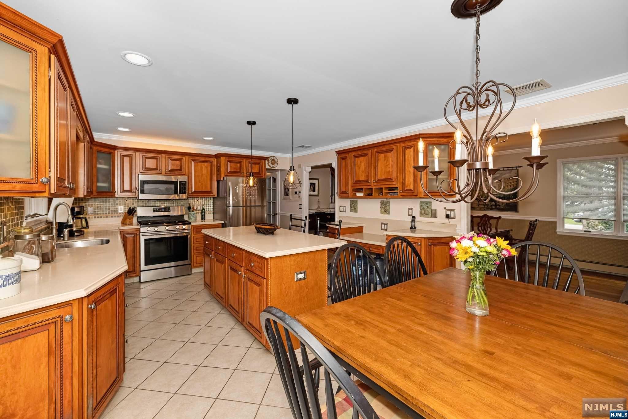 16 Leoson Parkway