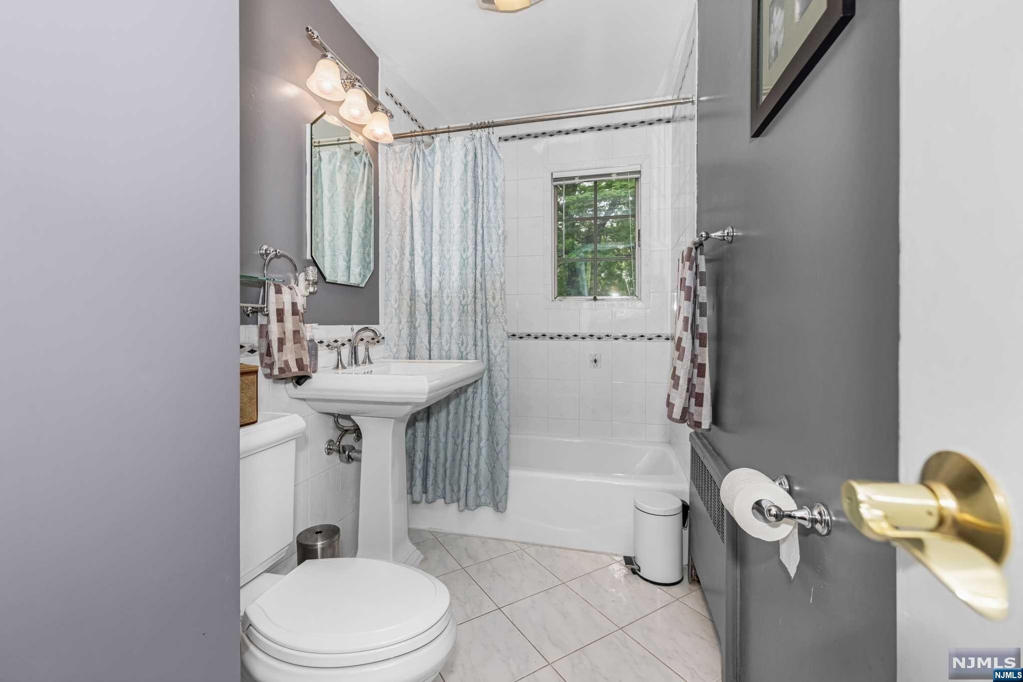16 Leoson Parkway