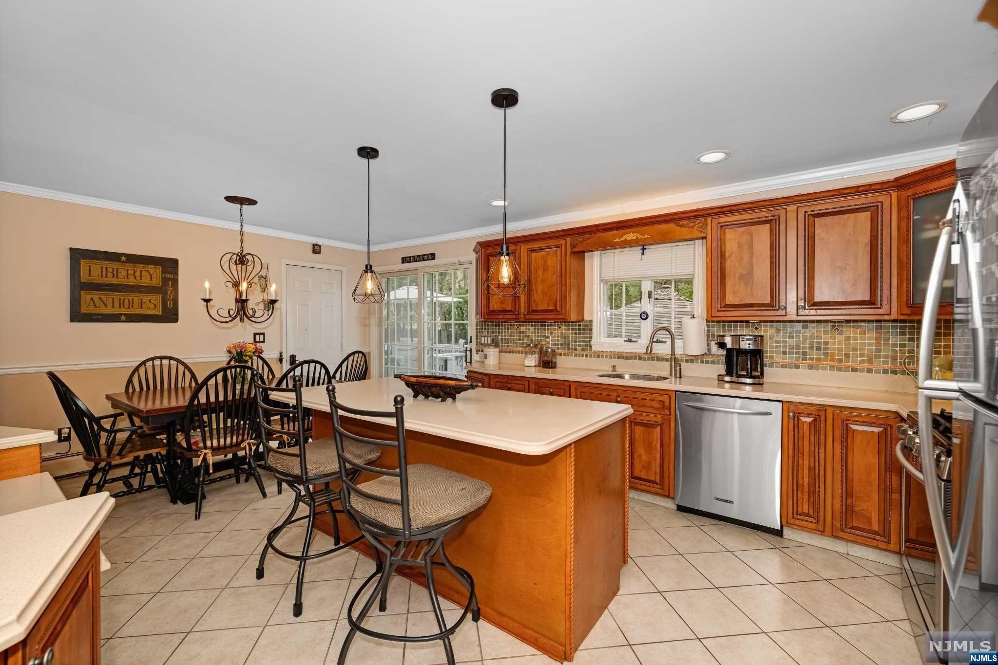 16 Leoson Parkway