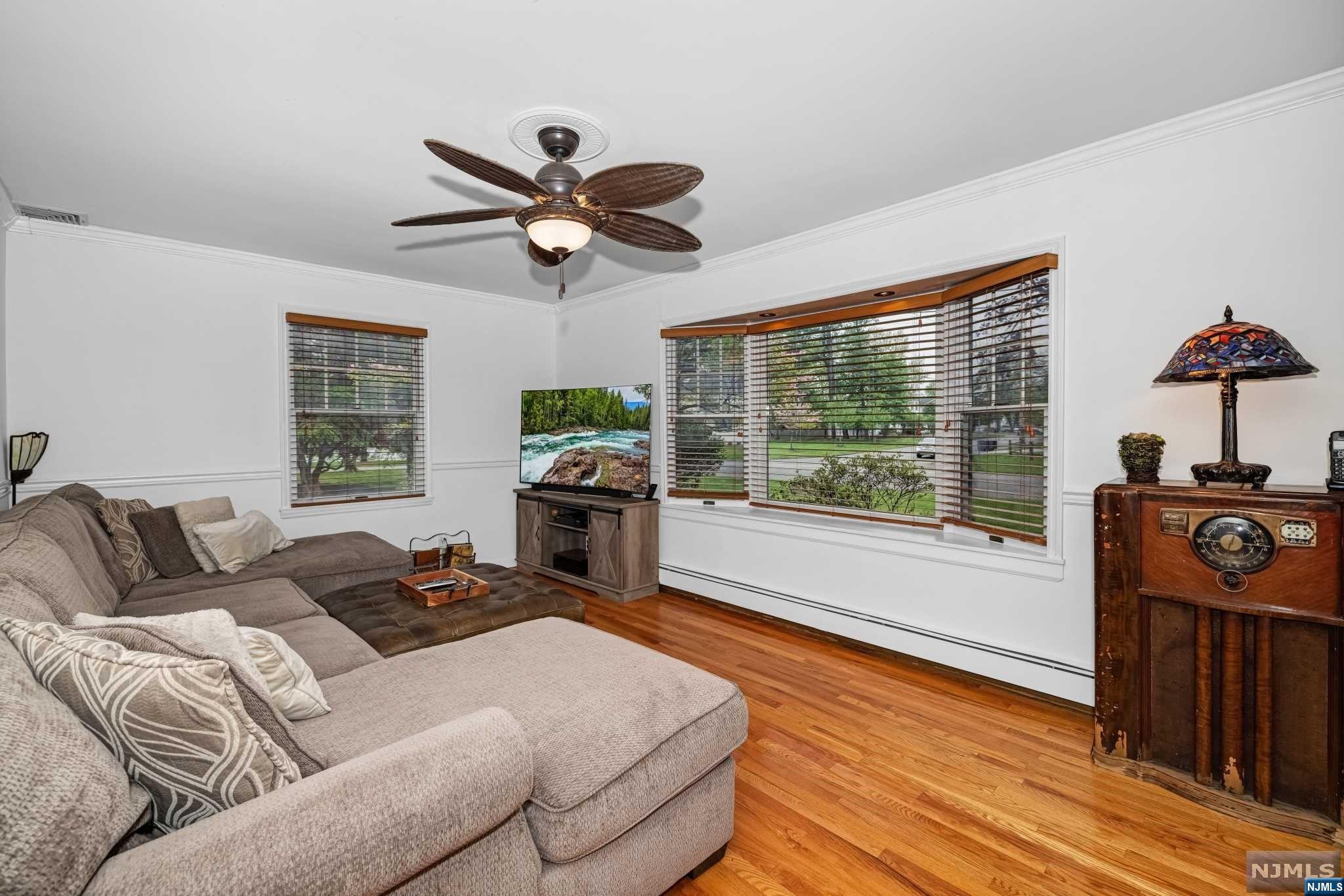 16 Leoson Parkway