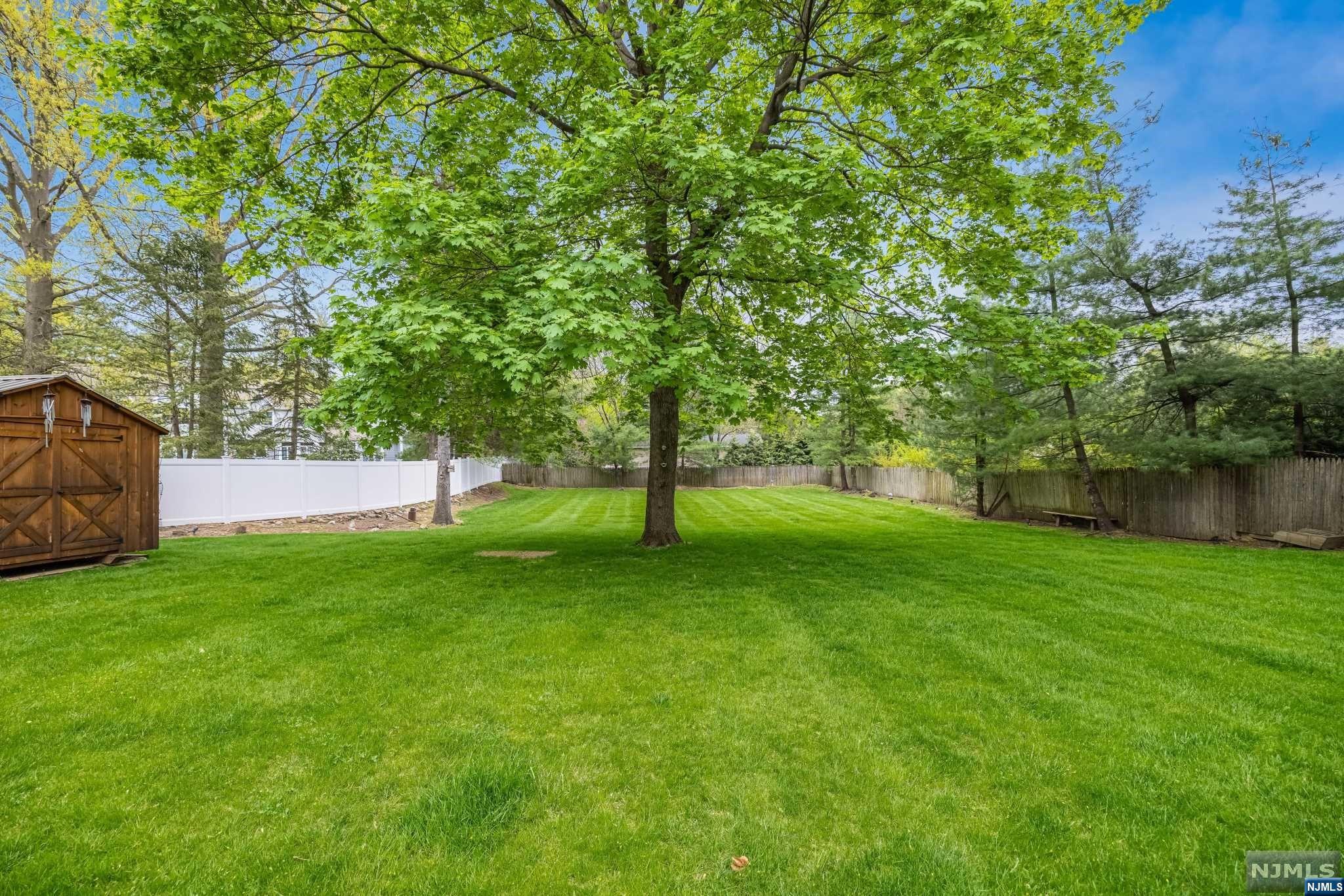 16 Leoson Parkway
