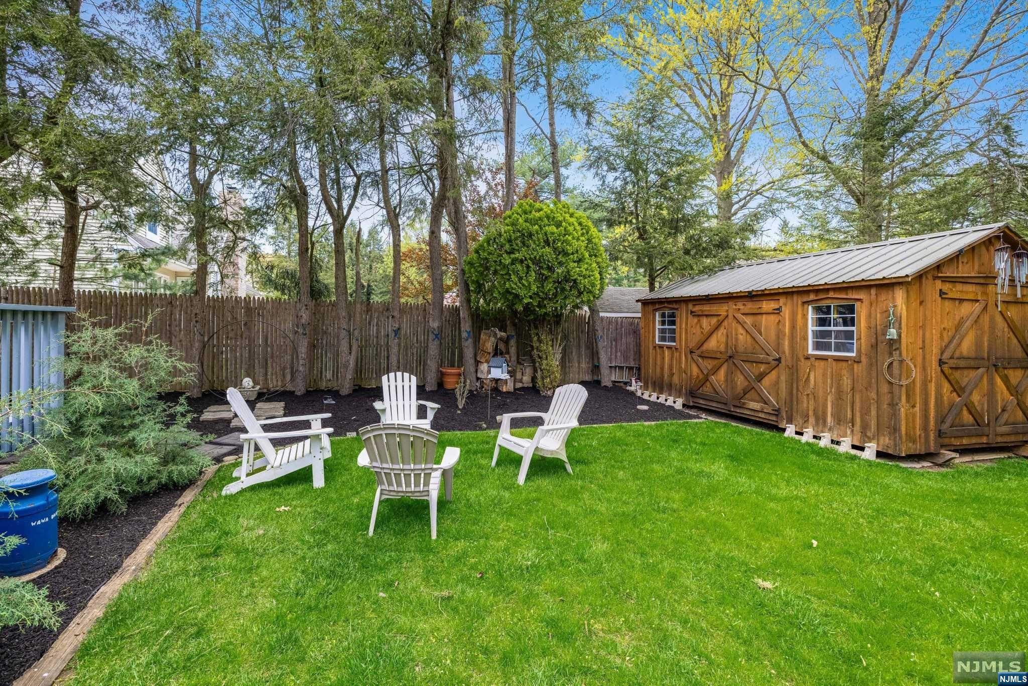 16 Leoson Parkway