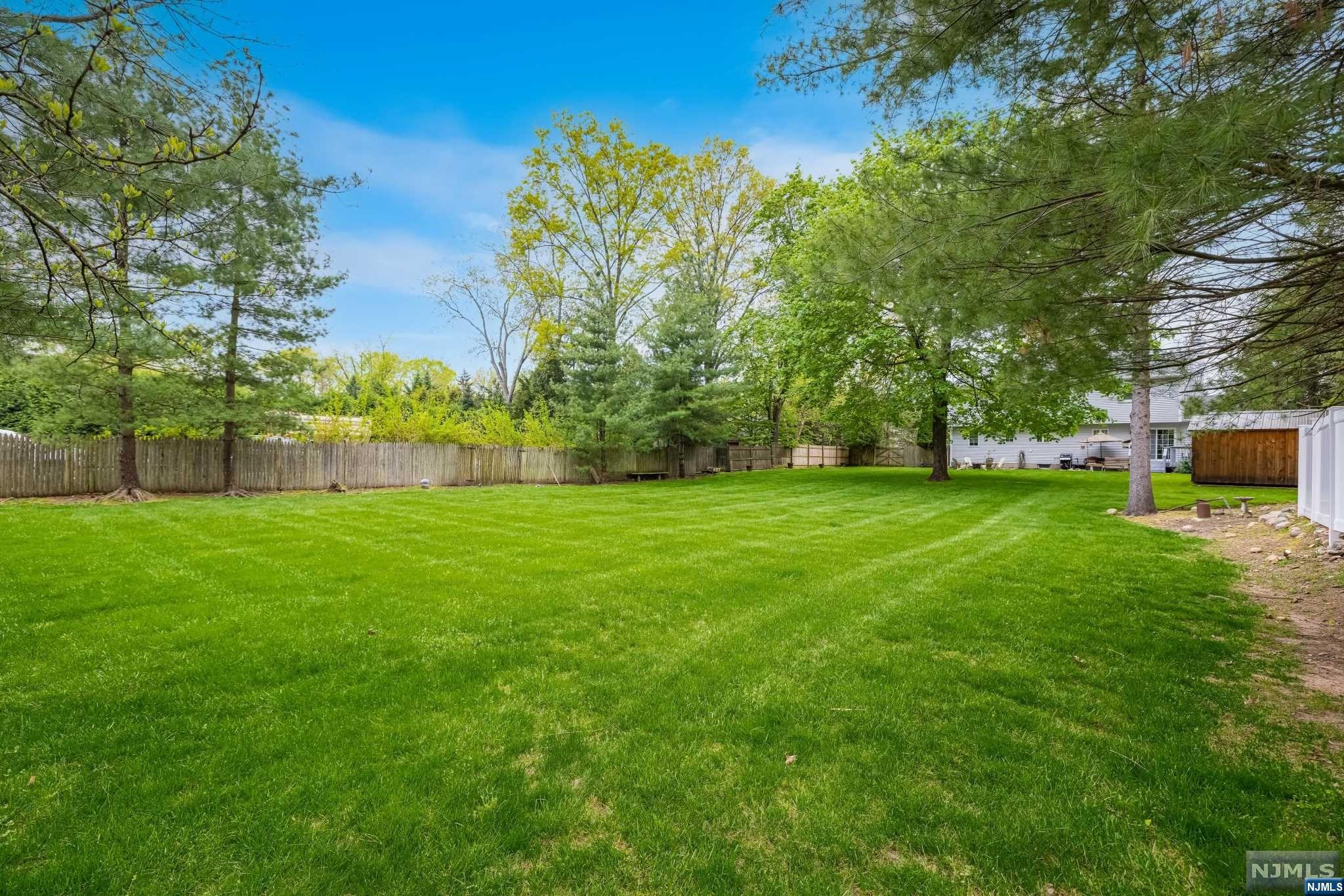 16 Leoson Parkway