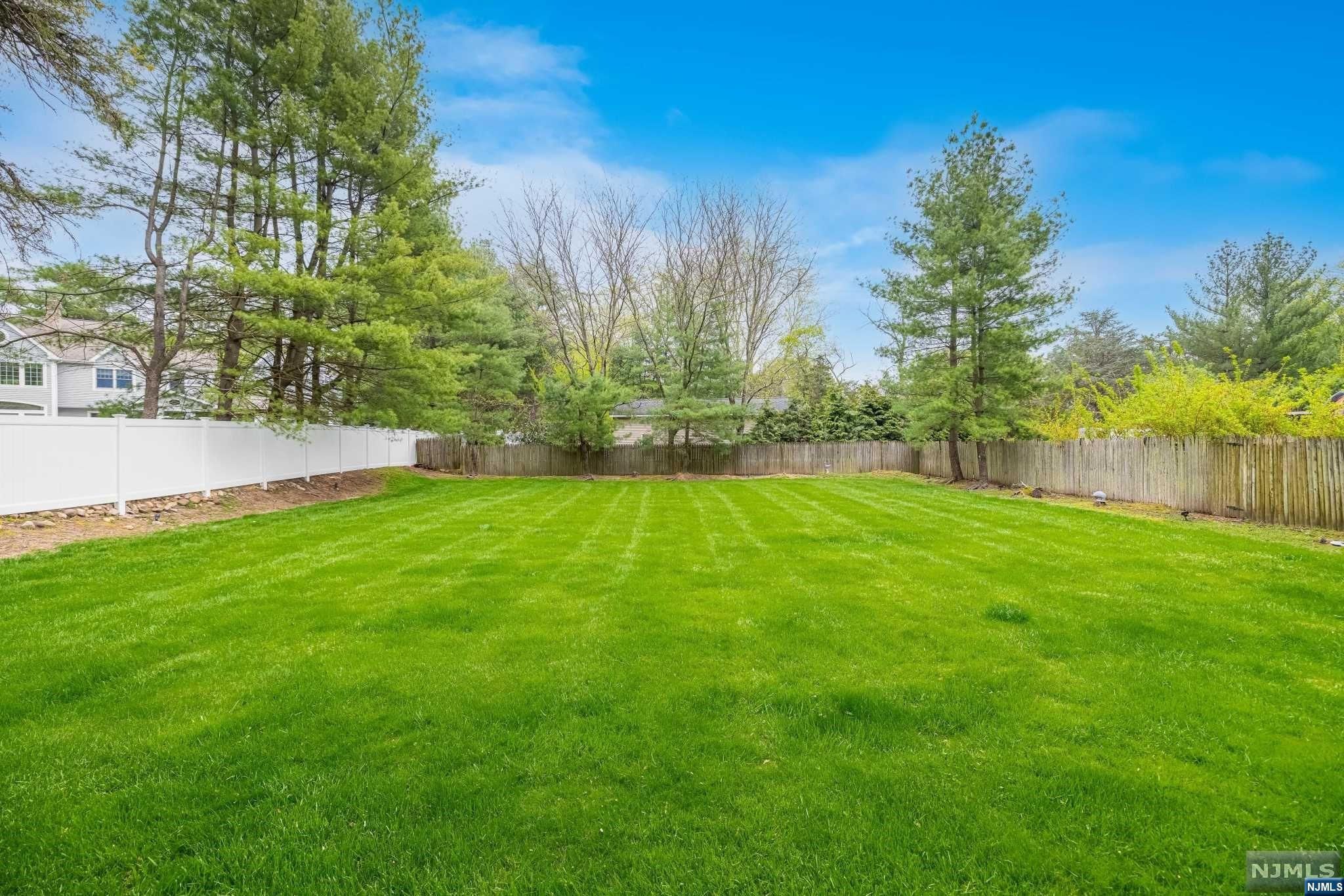 16 Leoson Parkway