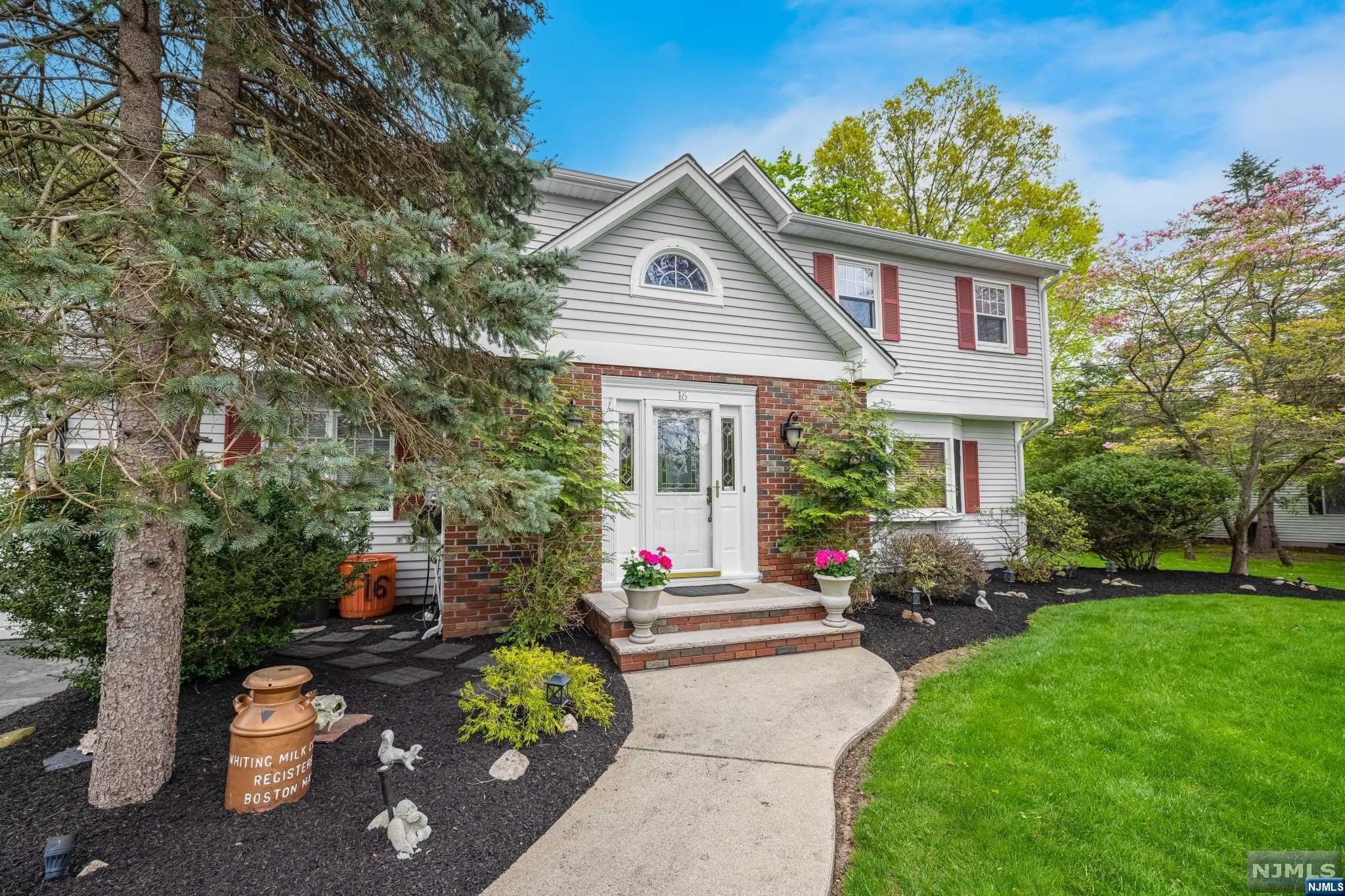 16 Leoson Parkway