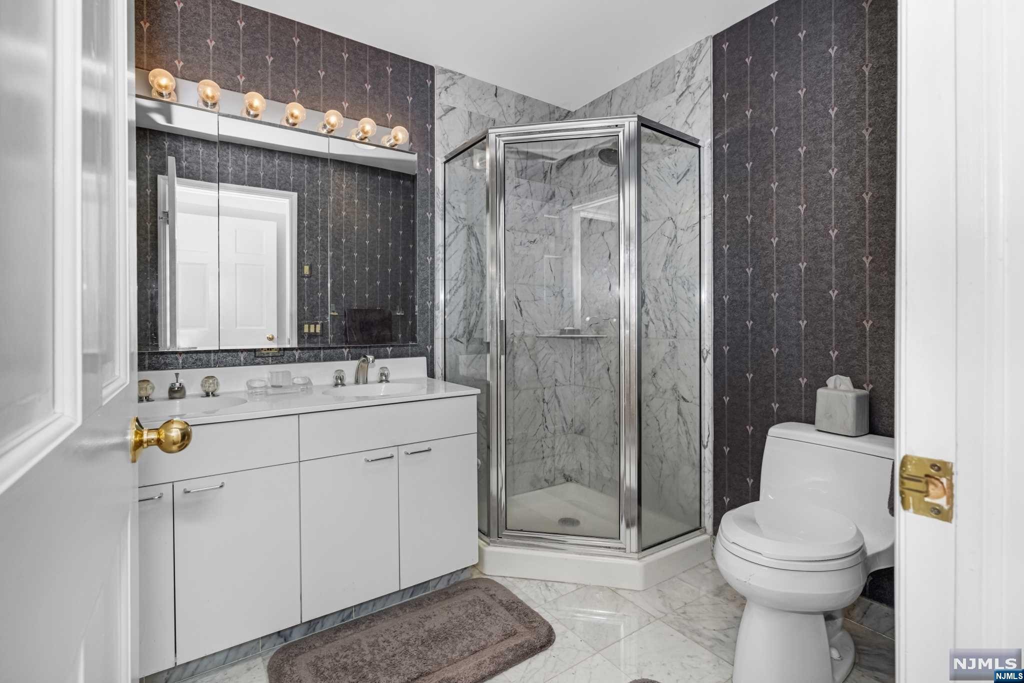 101 Lakeview Drive 101