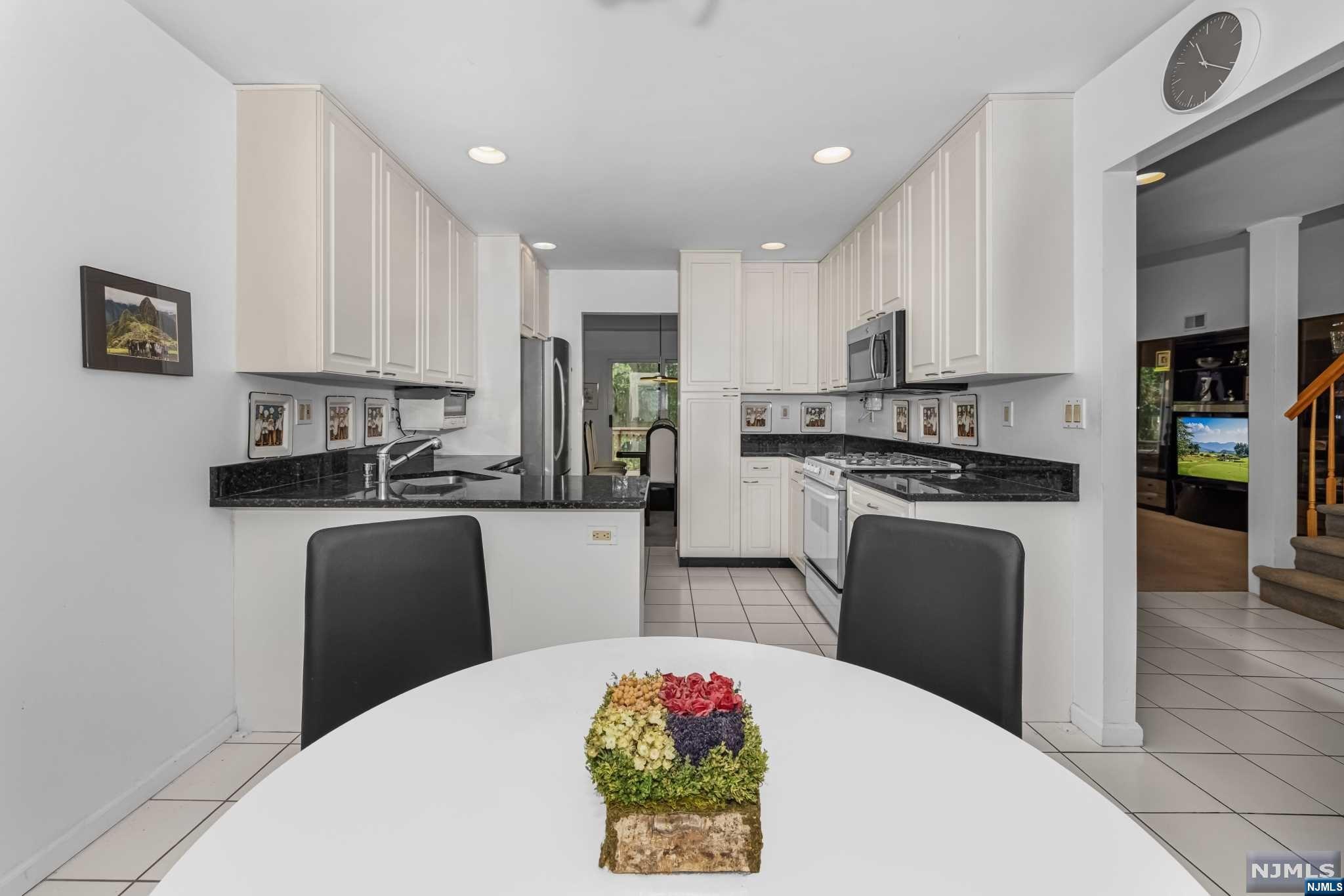 101 Lakeview Drive 101