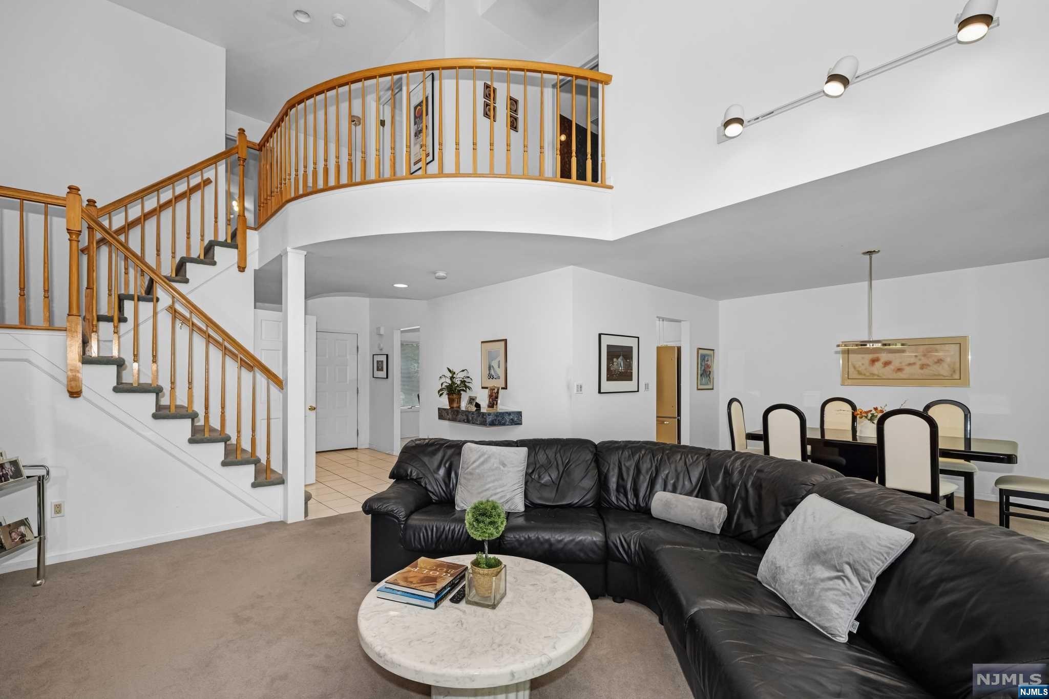 101 Lakeview Drive 101