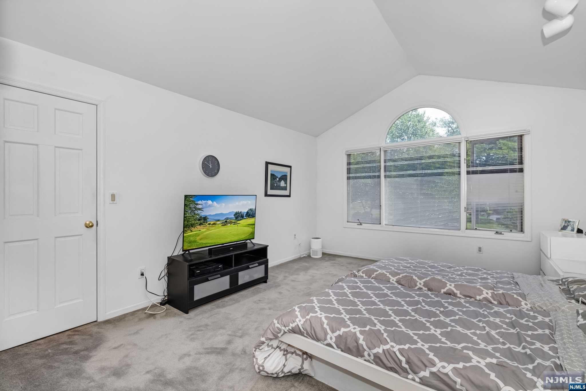 101 Lakeview Drive 101