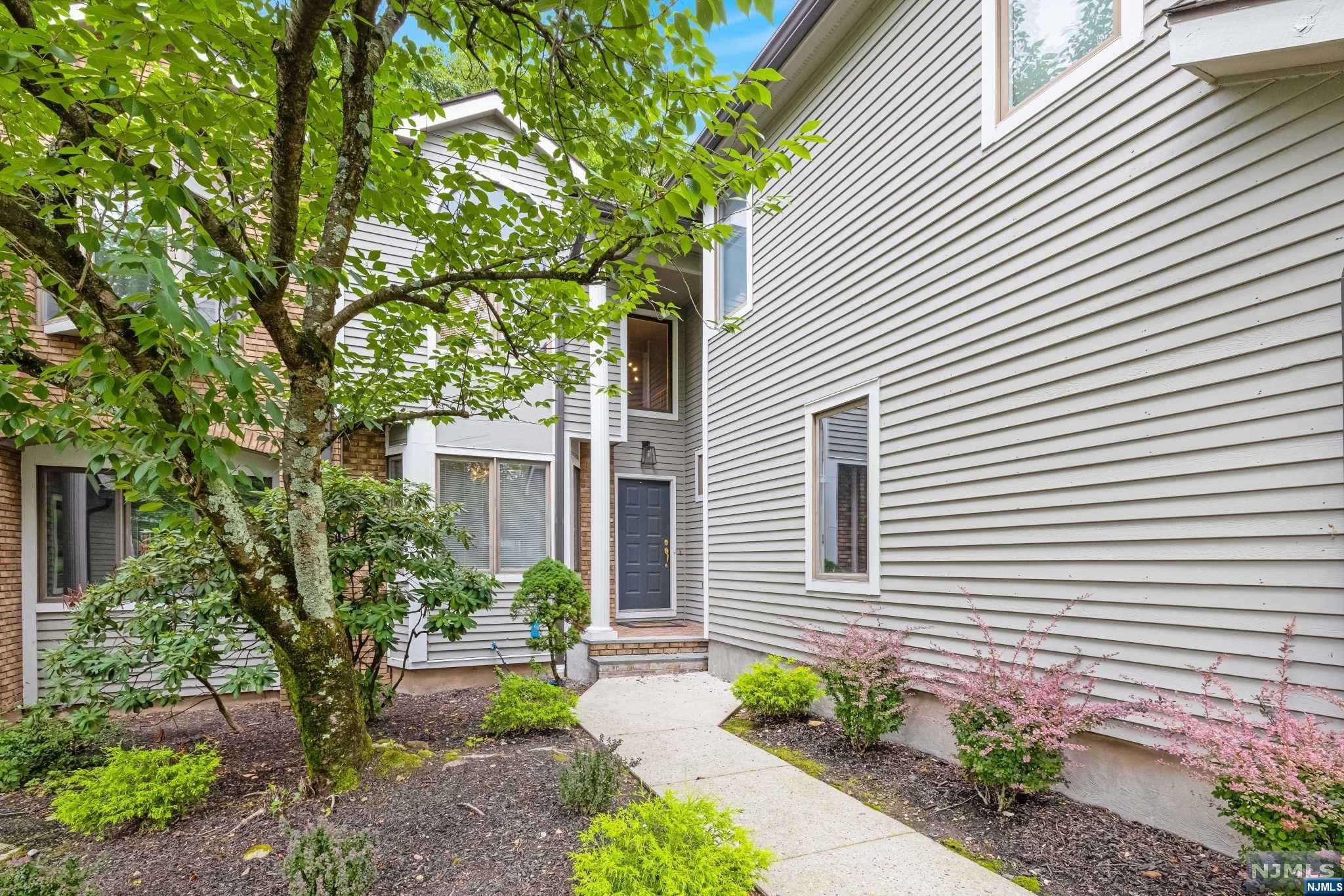 101 Lakeview Drive 101