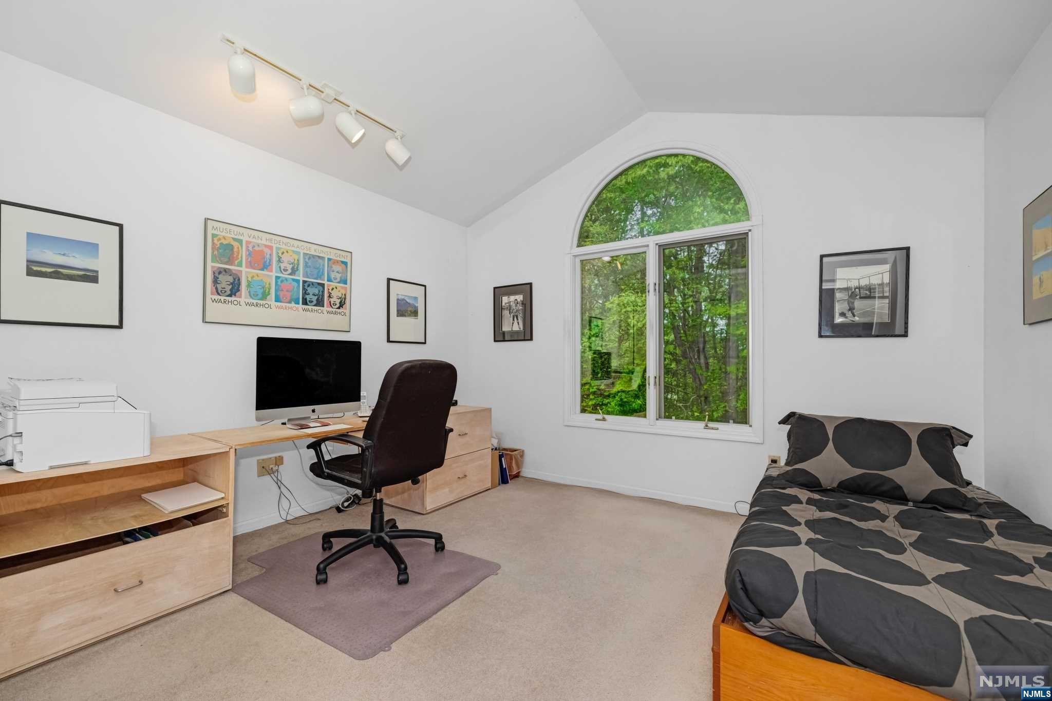 101 Lakeview Drive 101