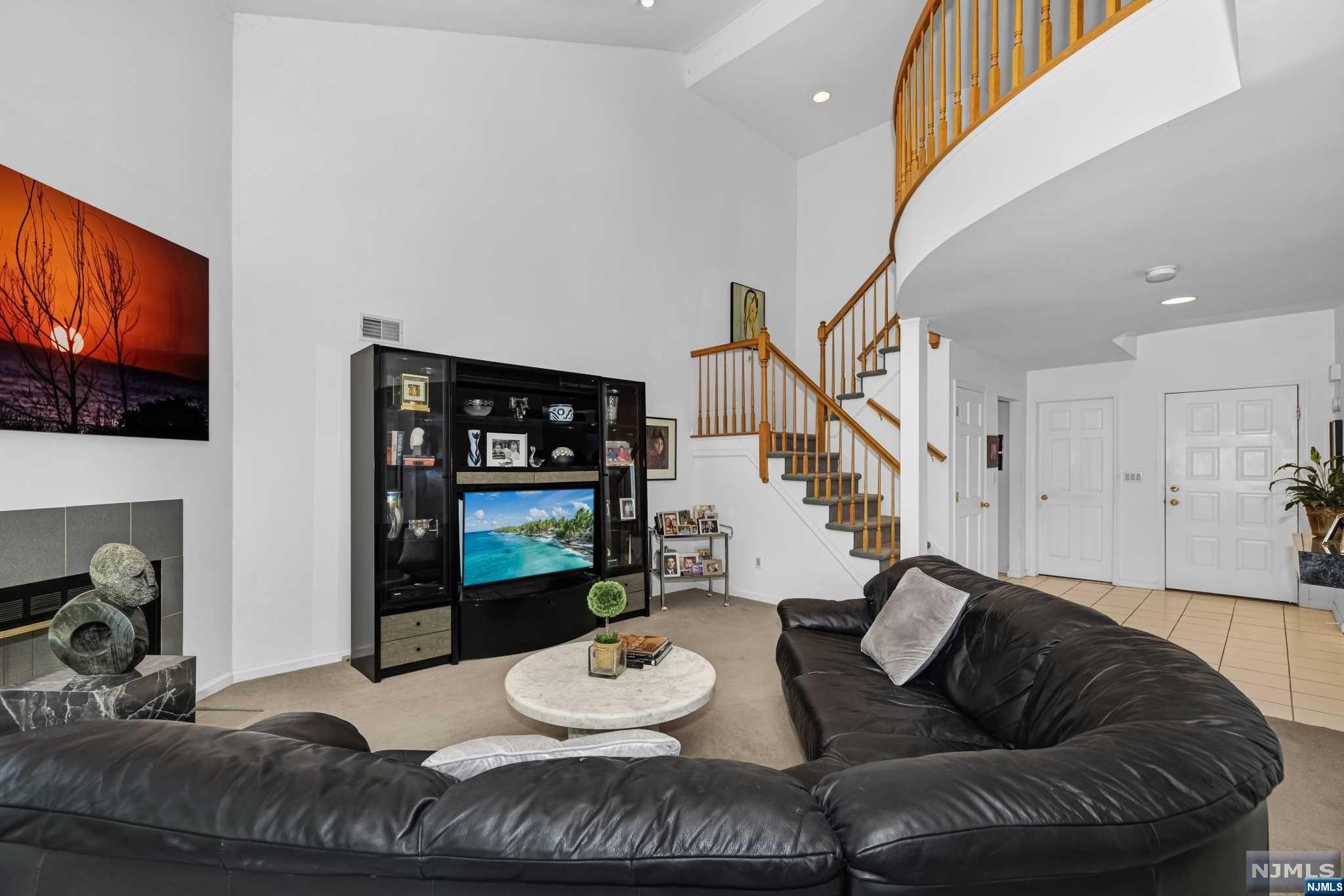 101 Lakeview Drive 101