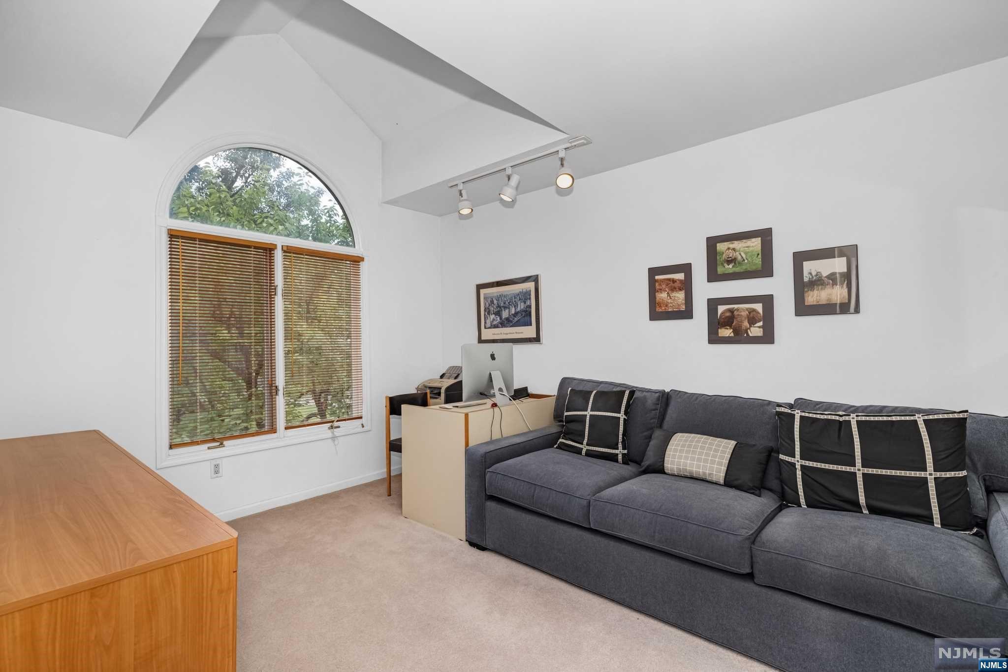 101 Lakeview Drive 101