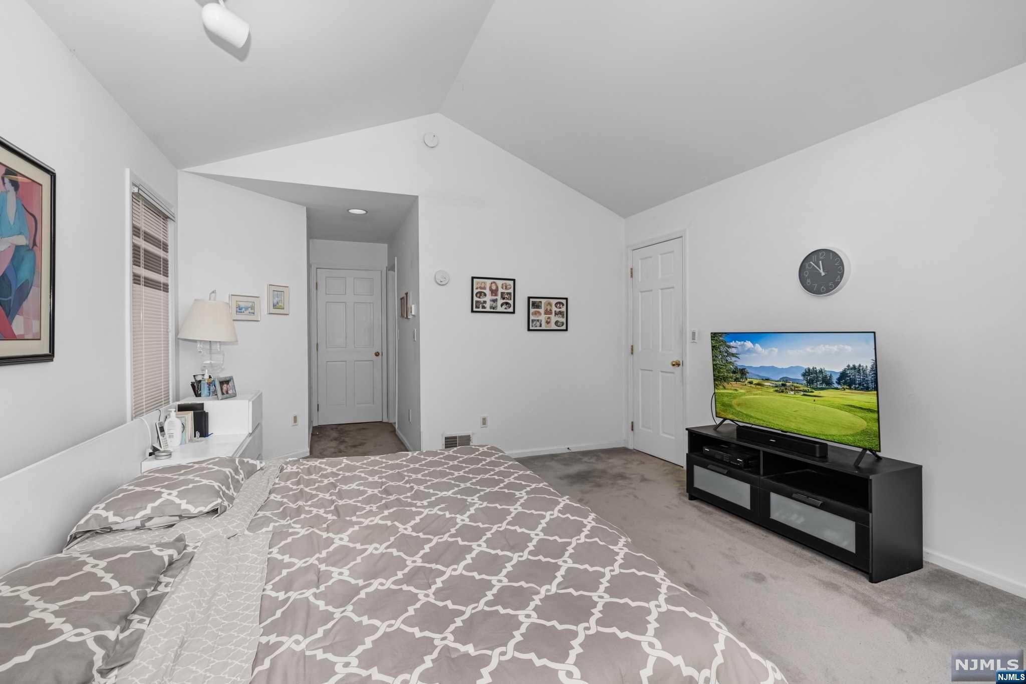 101 Lakeview Drive 101