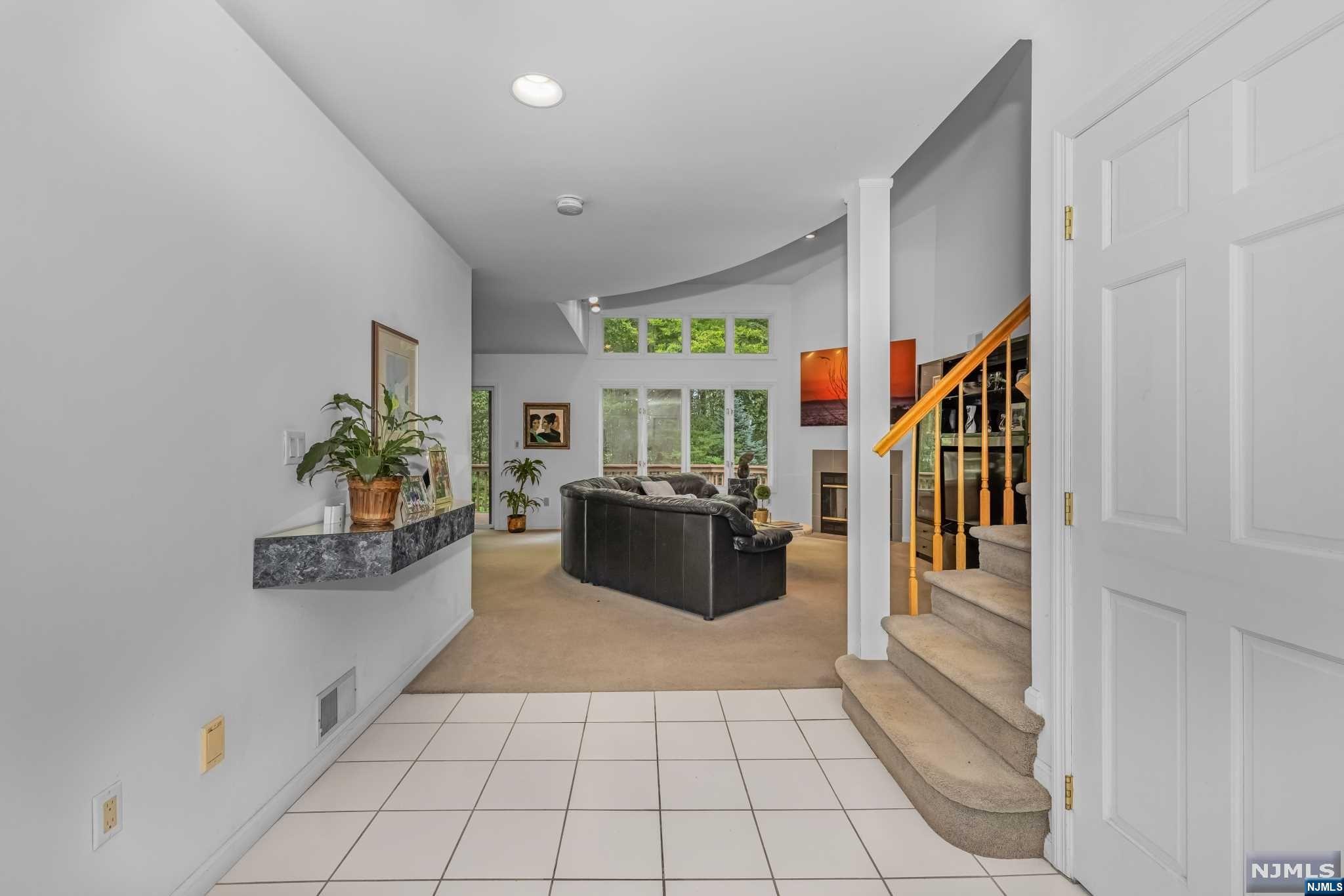 101 Lakeview Drive 101