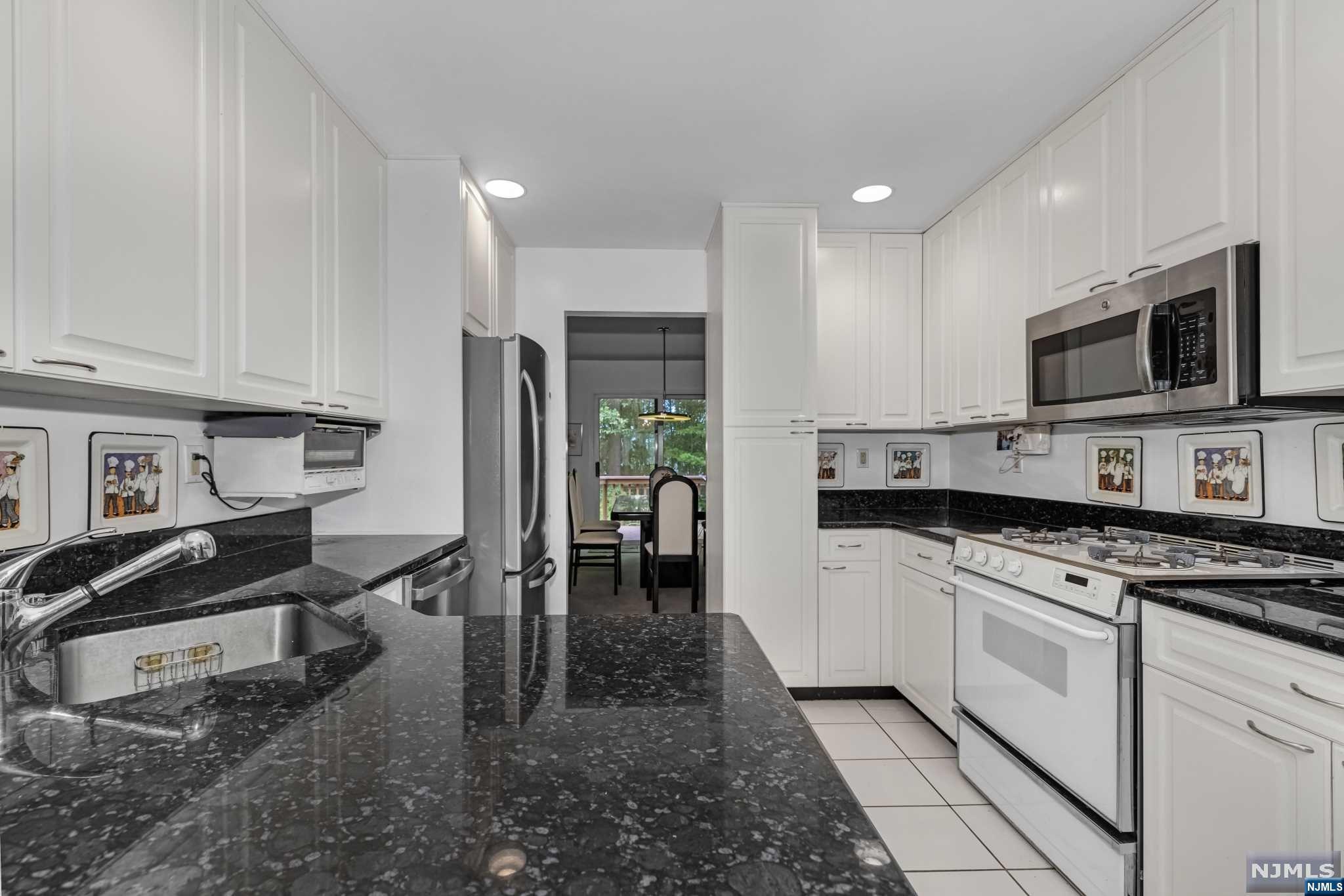 101 Lakeview Drive 101