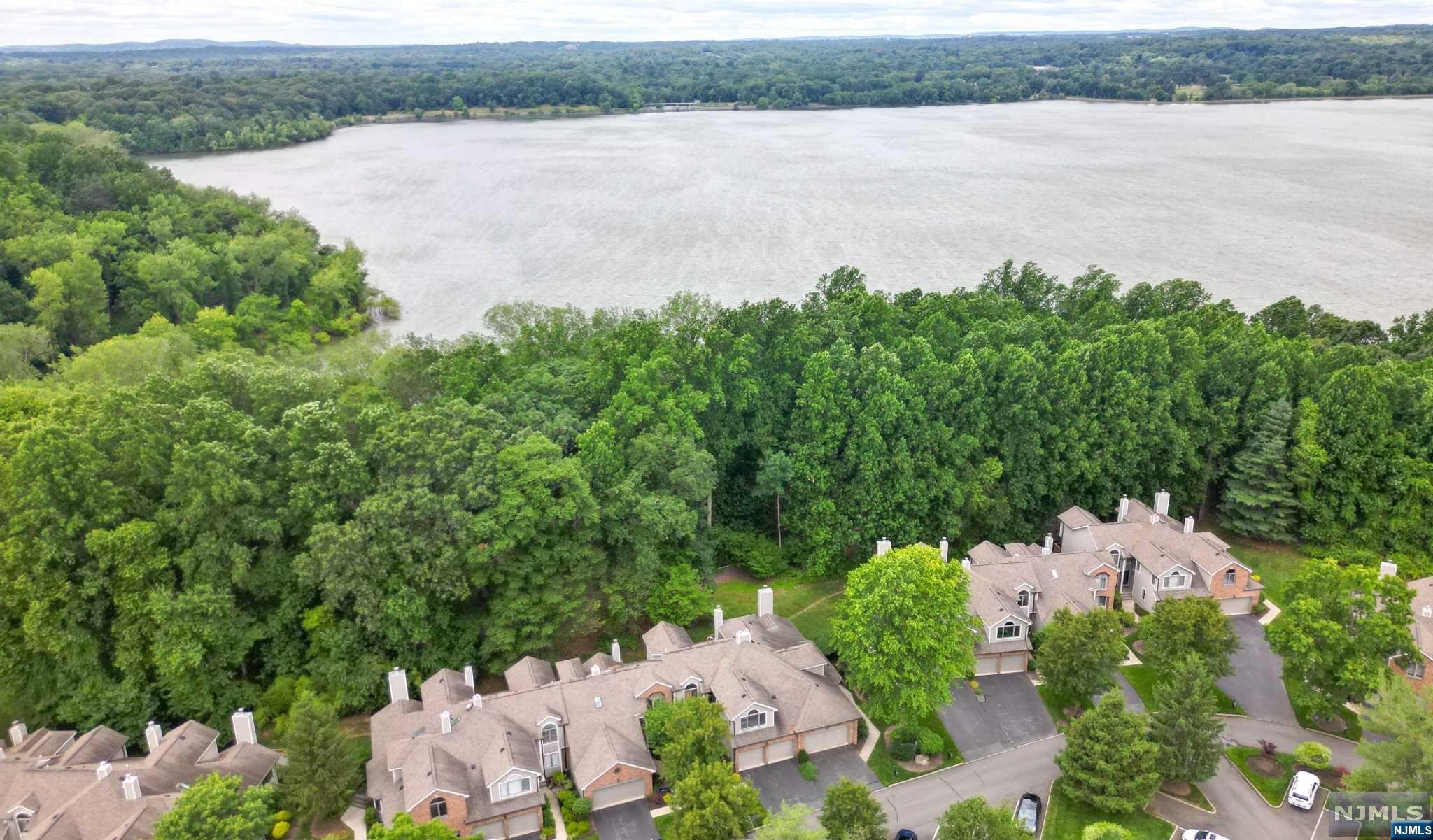 101 Lakeview Drive 101