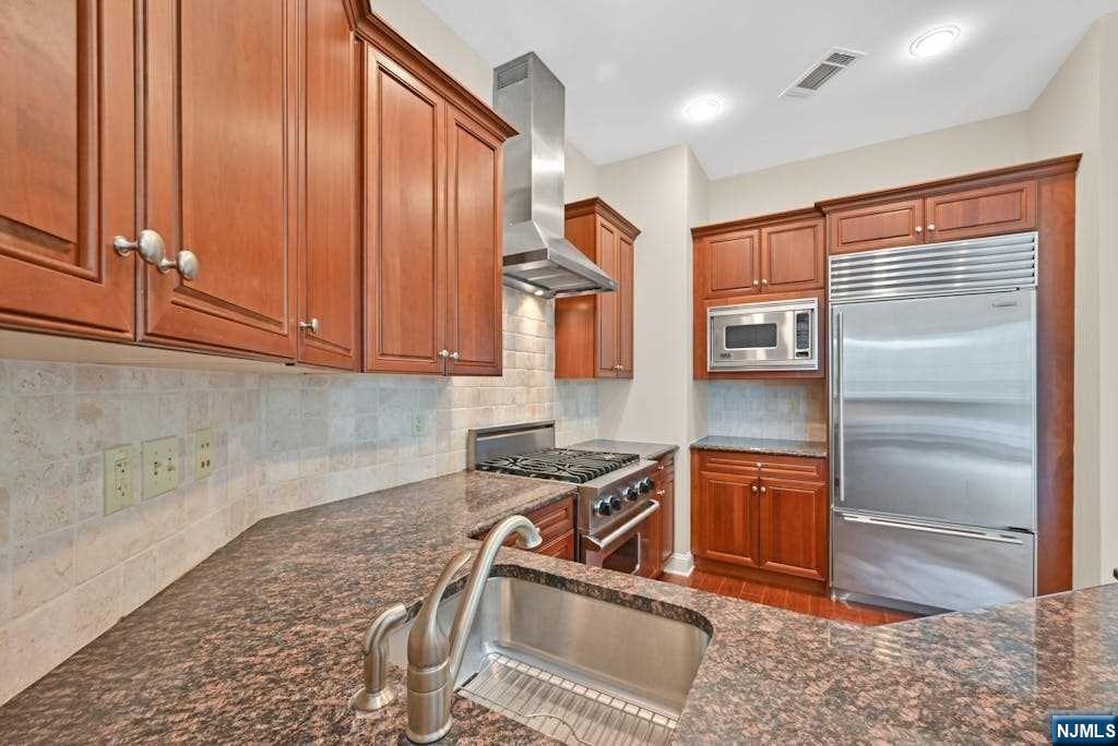 1104 The Plaza 1104