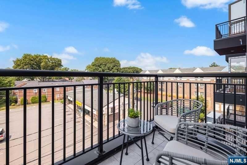 51 Queen Anne Road 207