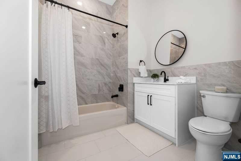 51 Queen Anne Road 210