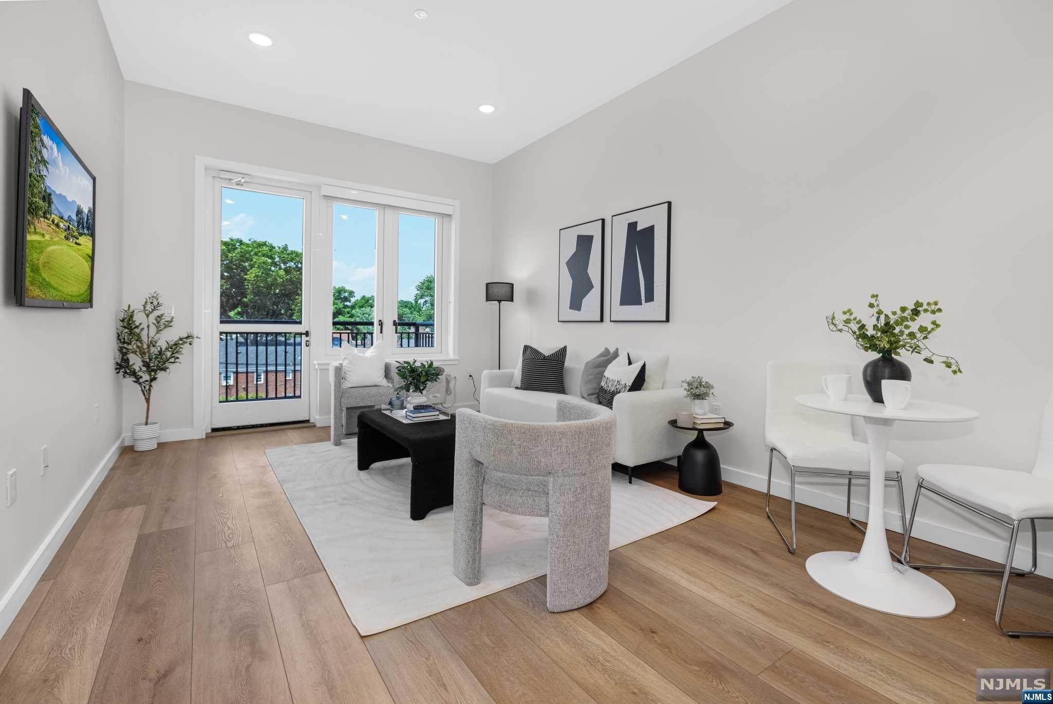 51 Queen Anne Road 210