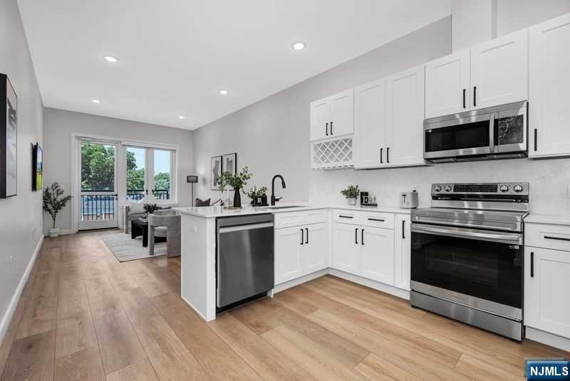 51 Queen Anne Road 210