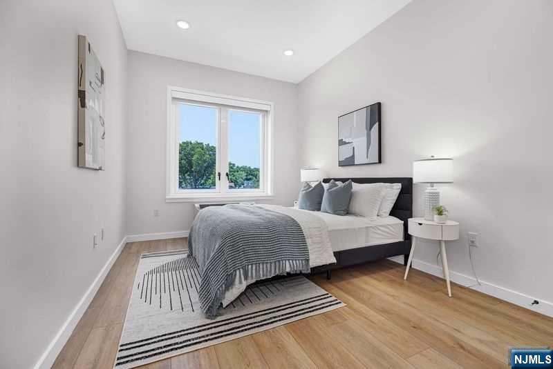 51 Queen Anne Road 210