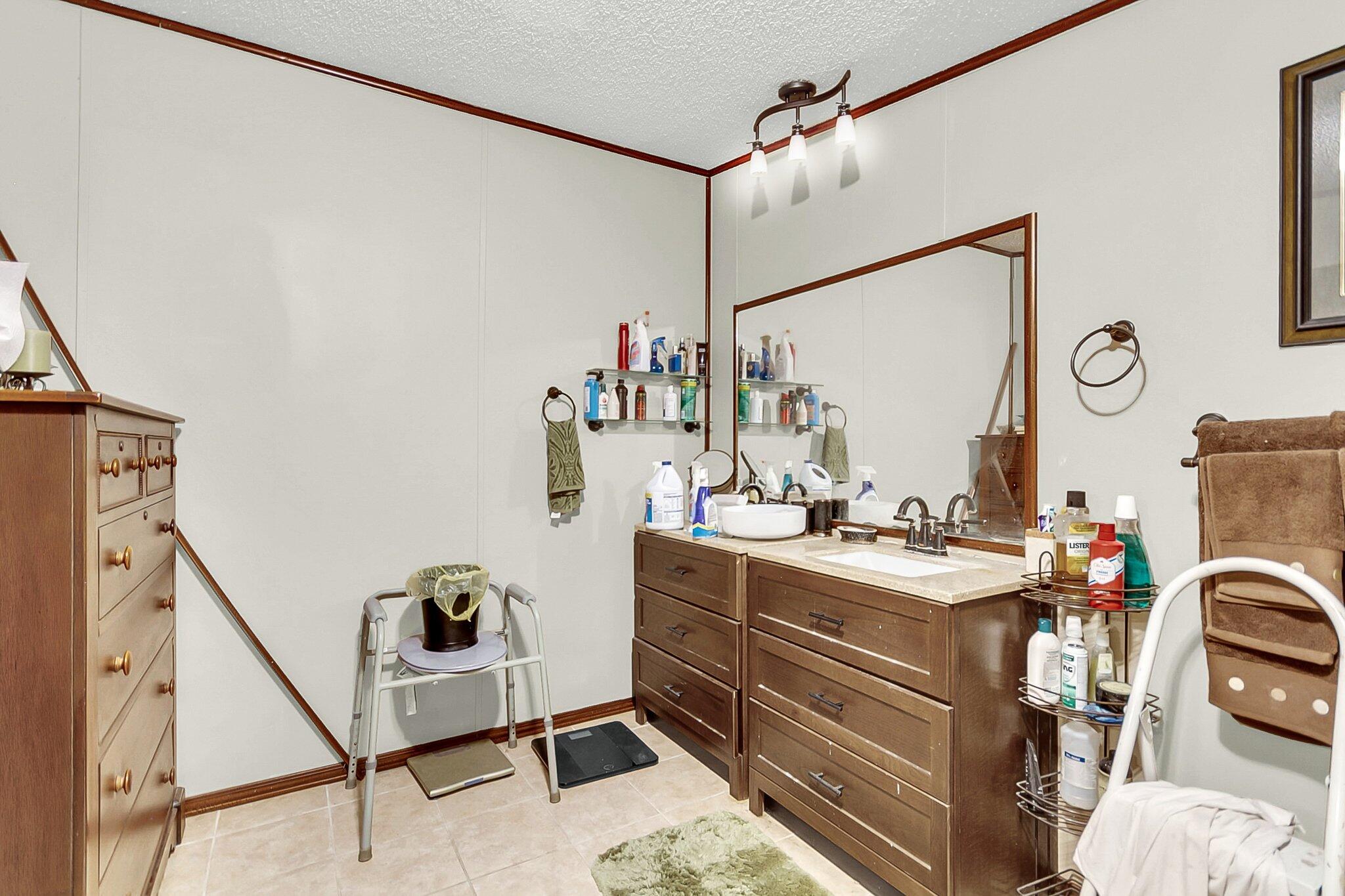 1635 Pocahontas Circle