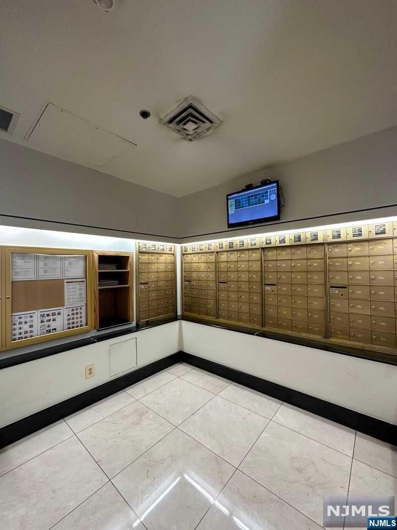 100 Carlyle Drive 9FN