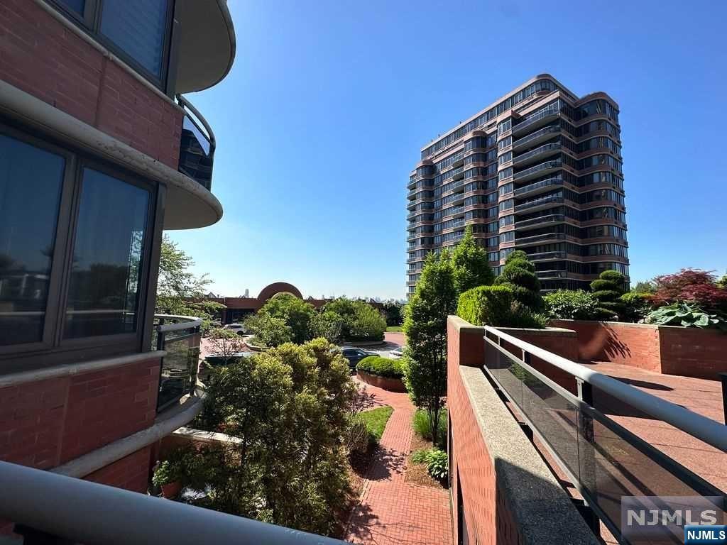 100 Carlyle Drive 9FN
