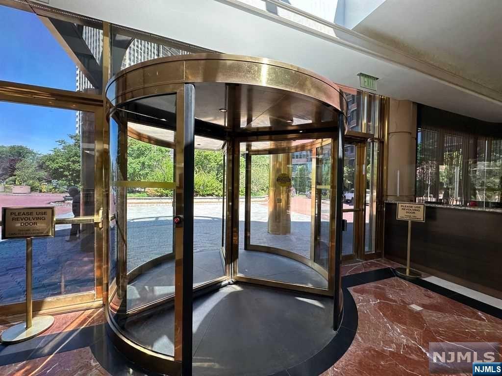 100 Carlyle Drive 9FN