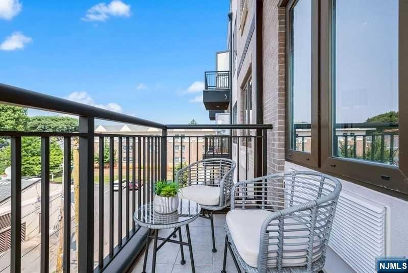 51 Queen Anne Road 406