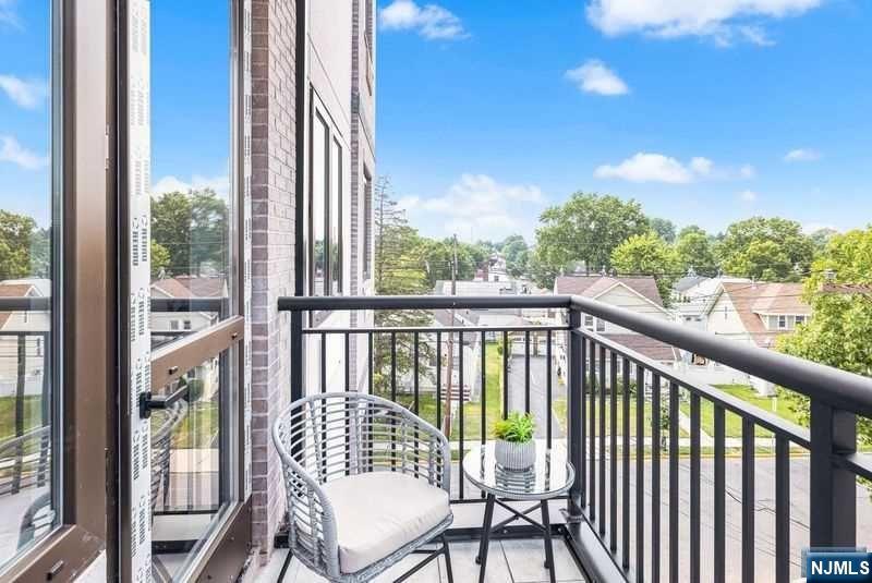 51 Queen Anne Road 406