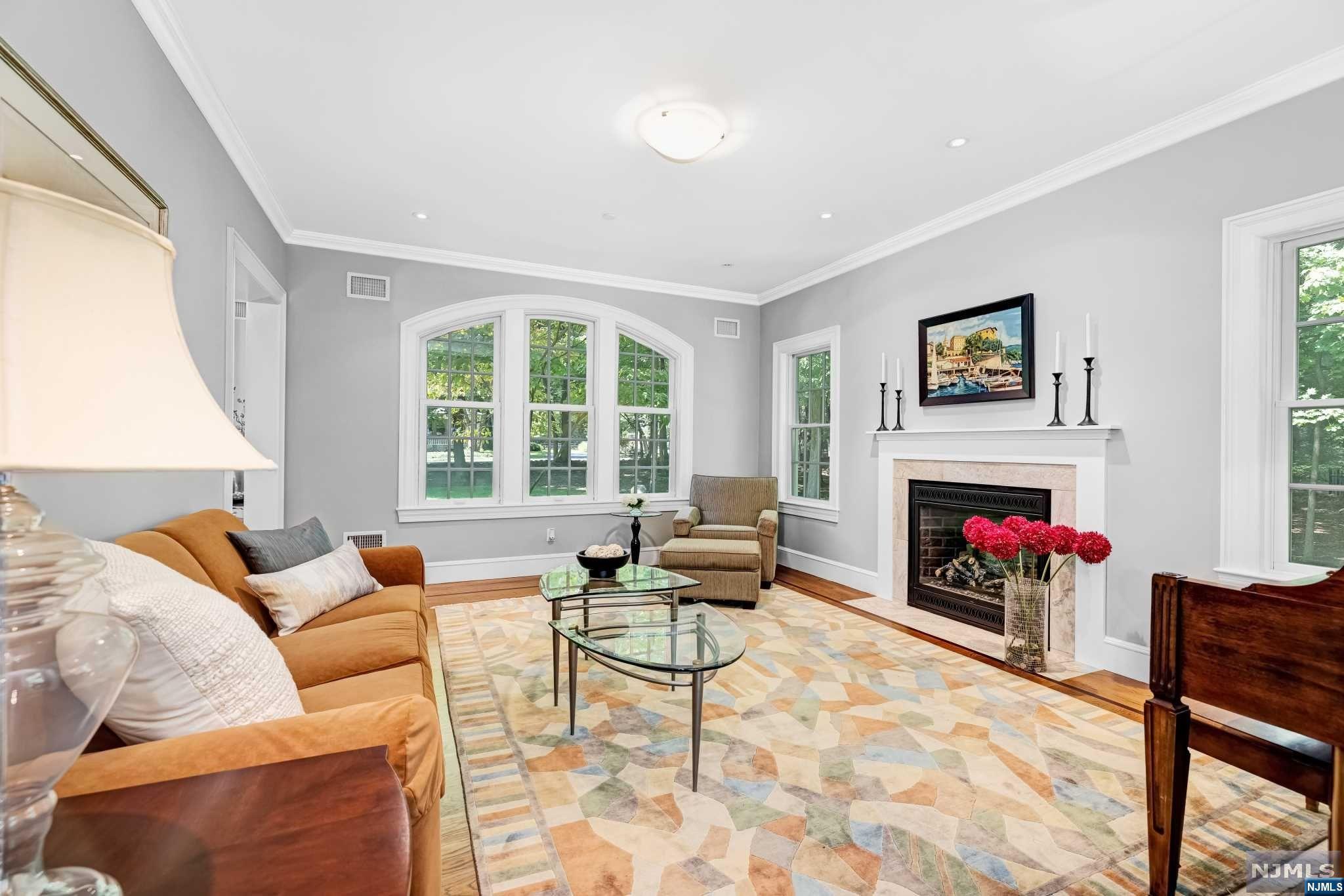 885 West Saddle River Road