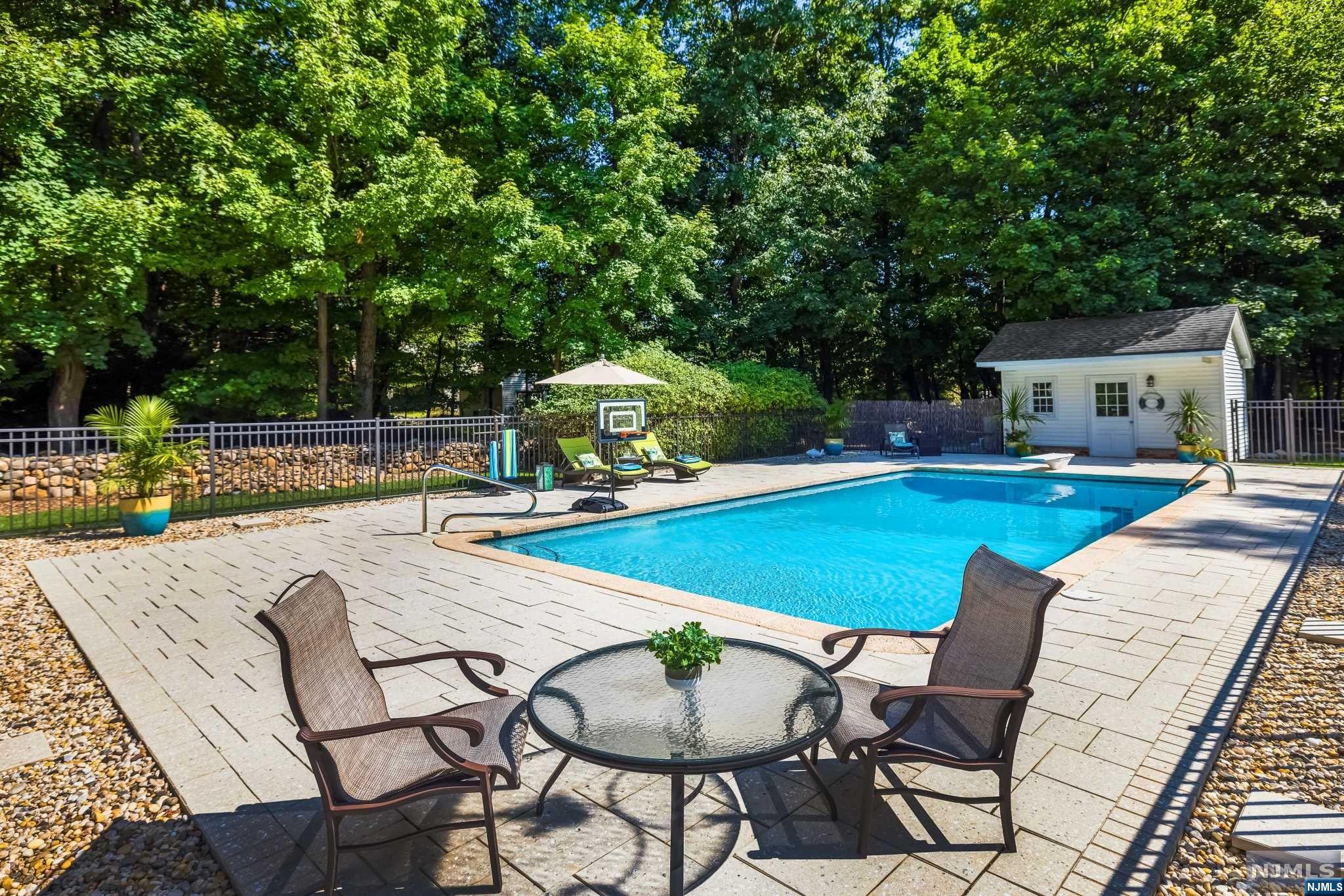 885 West Saddle River Road