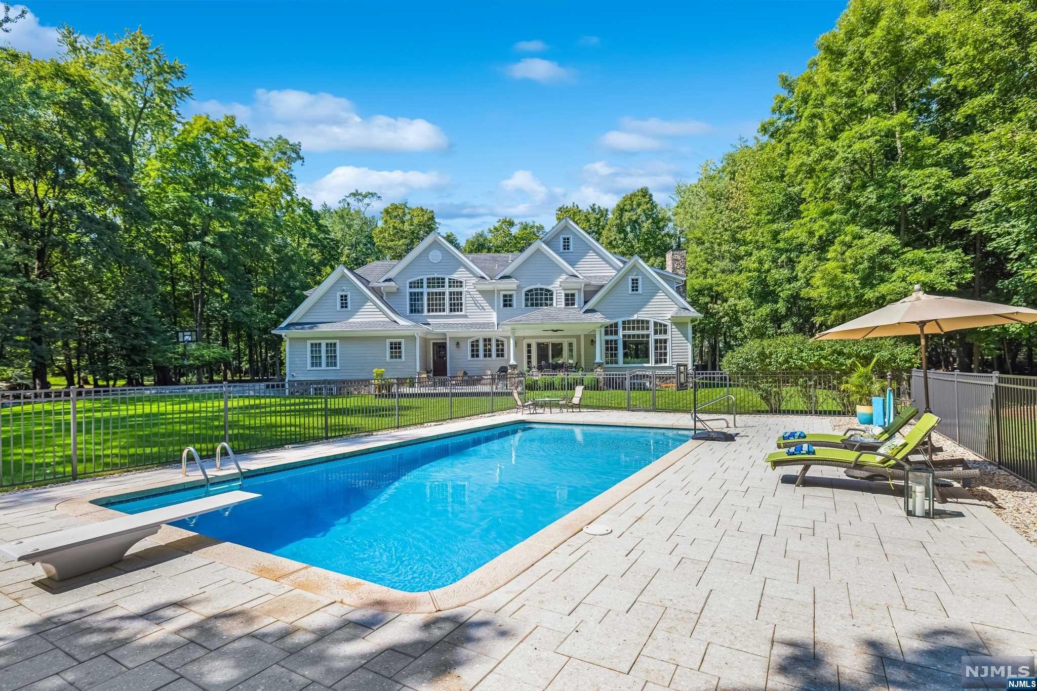 885 West Saddle River Road